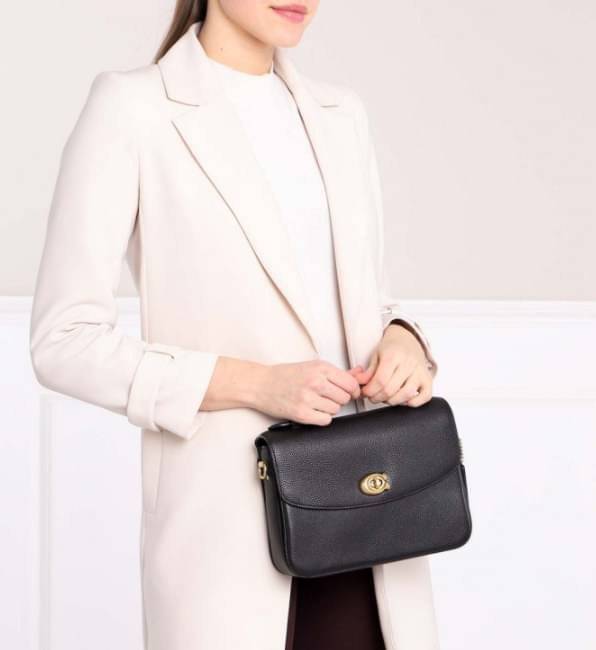 COACH CASSIE CROSSBODY BAG((68349//68348)) พร้อมส่งค่ะ! รุ่นฮิต กระเป๋าหิ้วได้//สะพายข้างหรือครอสบอดี้ร์ได้ หนังแท้นิ่มสวย เปิดปิดกระเป๋าแบบหมุนล็อค ภายในกระเป๋ามี3ช่องให้ใส่ของ แต่ล่ะช่องกว้าง สามารถใส่กระเป๋าเงินใบยาวได้;ของอื่นๆได้จุทีเดียวค่ะ ;มีช่องซ