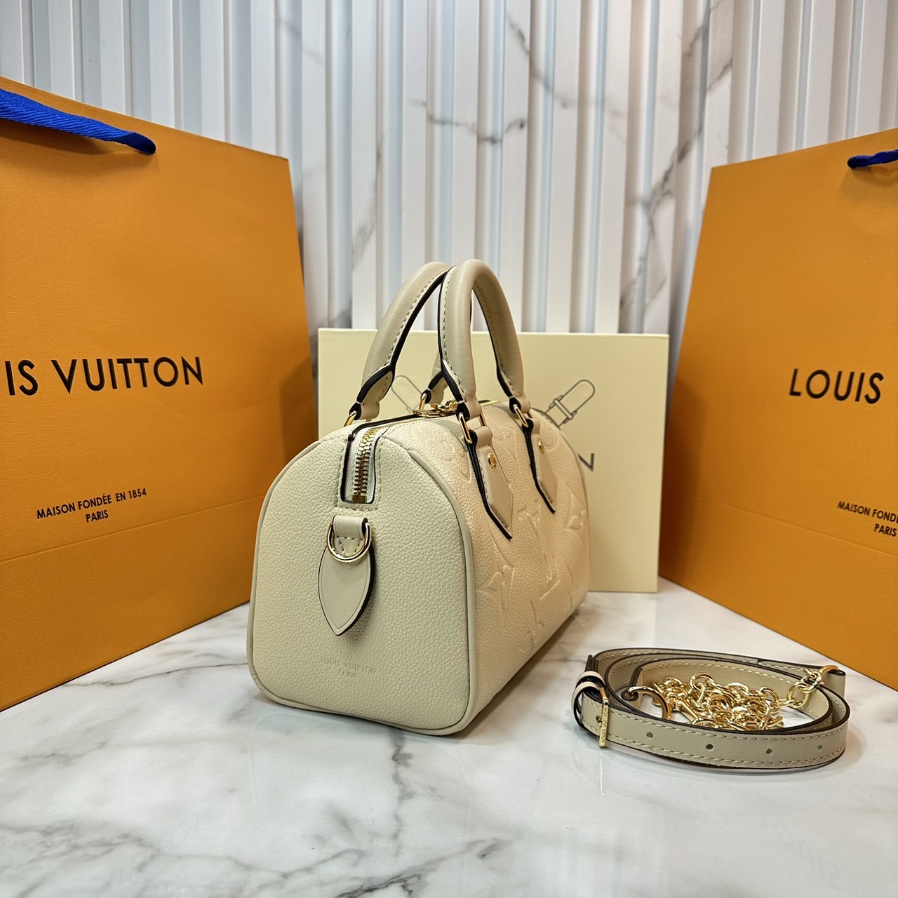 LV Speedy Bandoulière 20 Bag Monogram Empreinte Leather กระเป๋าสะพายทรงสปีดี้คลาสสิค สวยหรู กระเป๋าทรงหมอน รุ่นท็อปฮิต มีกุญแจล็อค