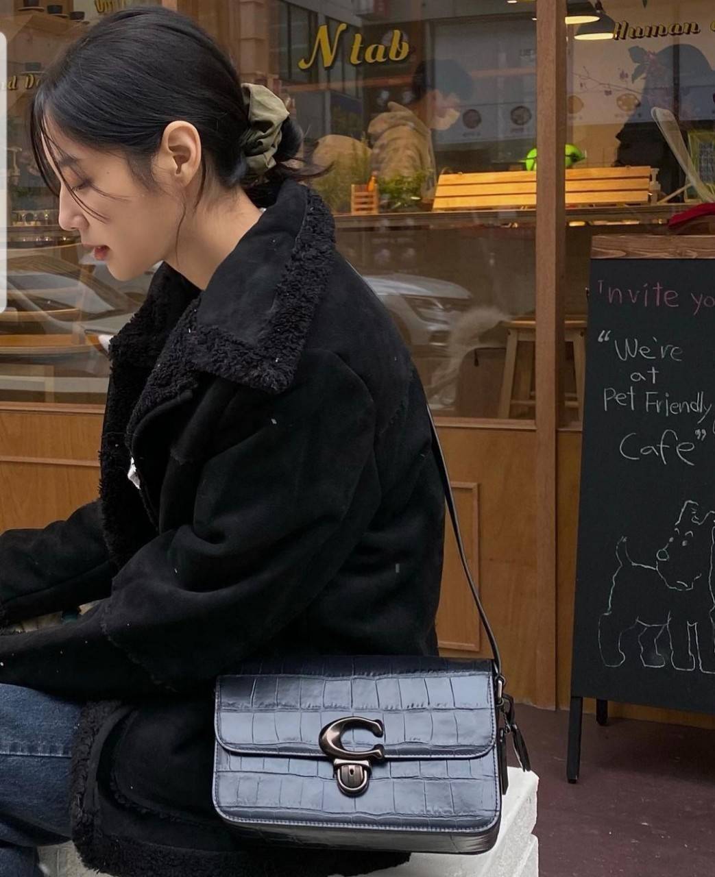 COACH CROCODILE EMBOSSED LEATHER STUDIO SHOULDER BAG (COACH C6640)🌺เอาซิ๊!!ใครอดใจไหวให้รู้ไป!! สวยตาแตก!! ปรับลุคให้ดูแพง แบบไม่ปรานีกันล่ะคราวนี้!// กระเป๋าถือ กระเป๋าสะพาย อีกหนึ่งคอลเลคชั่นสุดตะลึงตา หรูหรา! เวอร์วังอลังสร้าง! ที่ดูแพงม๊ากก!!/