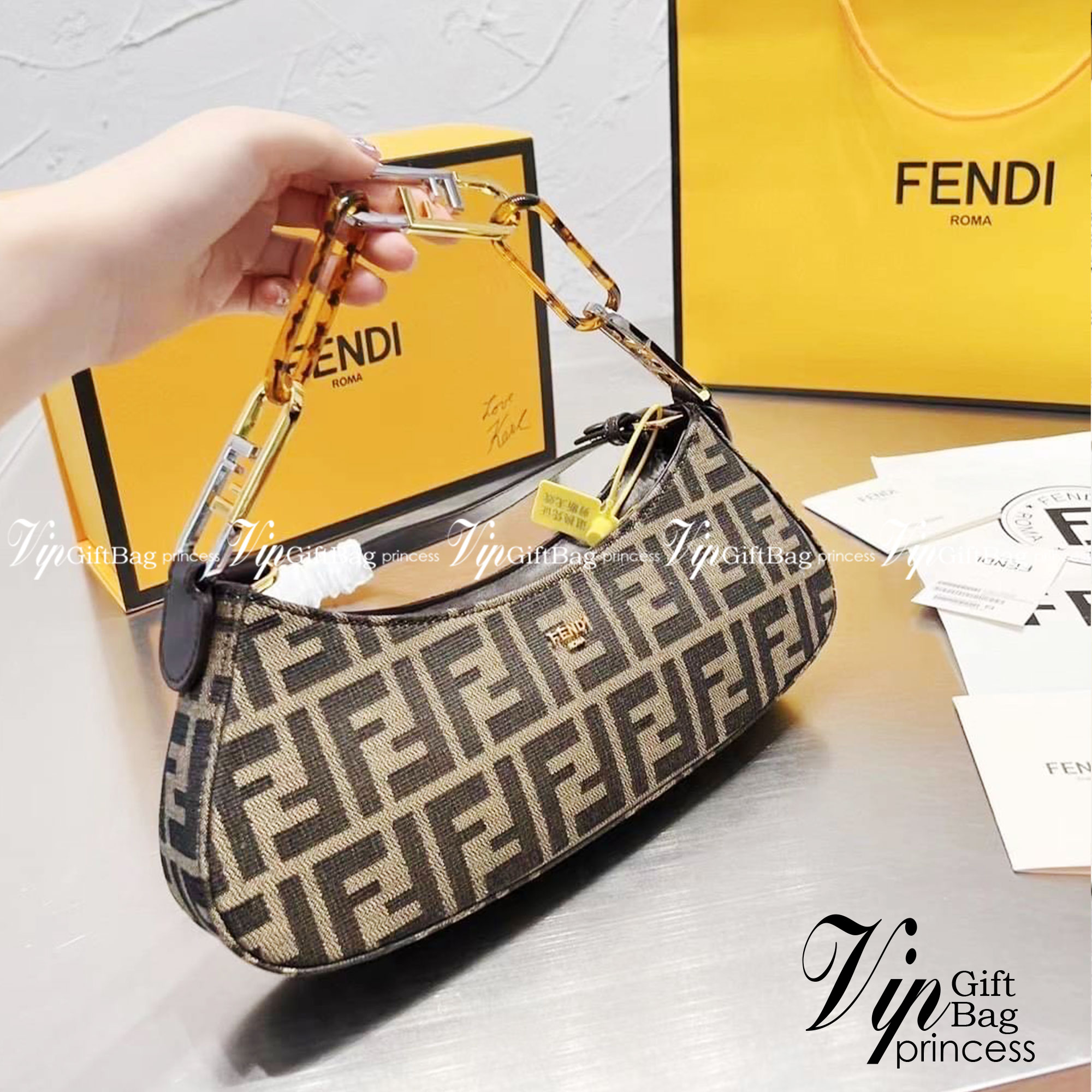 Fendi O'Lock Swing tapestry fabric pouch / Fendi Shoulder Bag กระเป๋าสพายไหล่เฟนดิ พร้อมสายสะพาย 2 เส้น สวยหรู ภาพถ่ายจากงานขายจริง ใช้งานต่างประเทศได้
