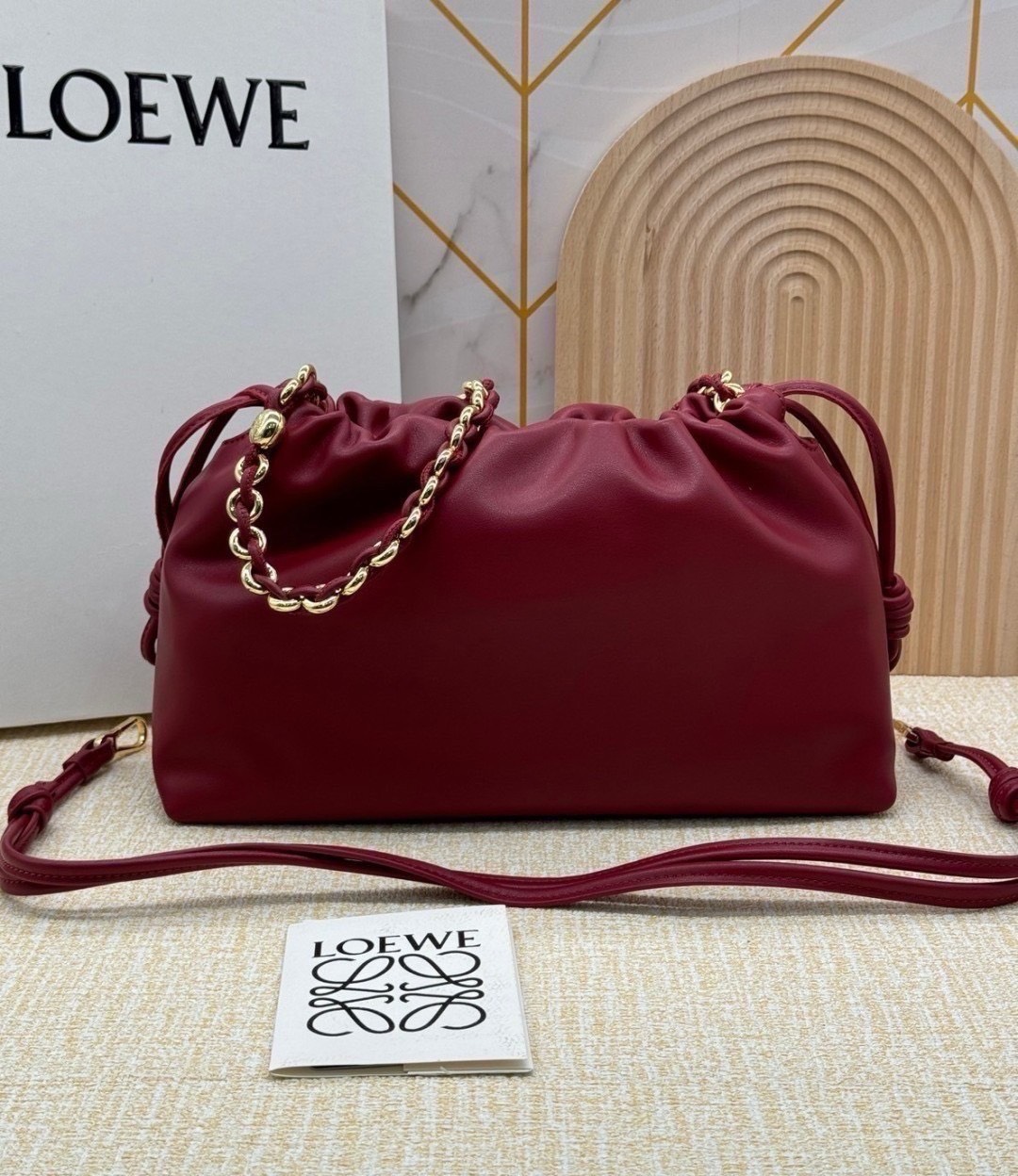 ORI หนังแท้ | Medium Loewe Flamenco purse in mellow nappa leather 30cm กระเป๋าสะพายทรงคลัช เรียบหรูดูแพง เรียบง่ายใช้งานสะดวก หนังแนปป้าให้สัมผัสนุ่มสบายผิว มาพร้อมสายสะพายร้อยห่วงหรูหรา