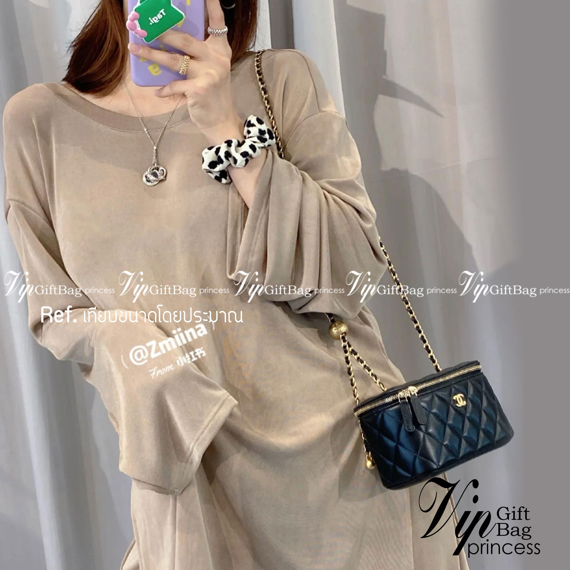 CHANEL Pearl Crush Vanity Case With Classic Chain / Chanel Vanity crossbody bag ฮอตสุด น่ารักสุด กระเป๋าทรงกล่องใบเล็กน่ารัก มี 2 ขนาด งานหนังสวย ตอบโจทย์และครองใจสาวๆ ได้อย่างแท้จริง ดีไซน์เรียบหรู มาพร้อมโลโก้อะไหล่ทองเพิ่มความโดดเด่น เป็นอีกรุ่นที่สาวๆ