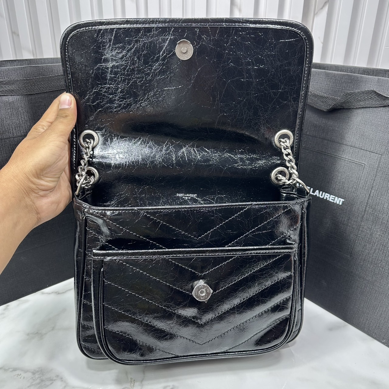 medium YSL Niki shoulder bag 11" กระเป๋าสะพายทรงคลาสสิค รุ่นยอดนิยมของแบรนด์ที่ใครๆก็ต้องมีใช้ ดีไซน์เรียบหรู