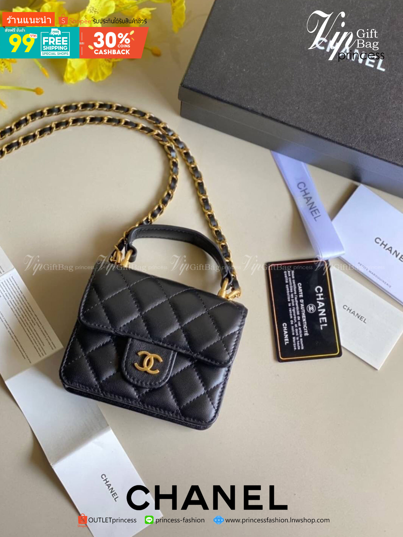 หนังแท้ VIP GIFT CHANEL MINI BLACK BAG รุ่นยอดนิยมไอเท็มฮิตวัสดุหนังแท้เรียบสวยคลาสสิคเปิดปิดด้วยฝาปิดกระดุมด้านหน้ามีโลโก้แบรนด์อะไหล่ทองสวยหรูดูดีมากกกก มาพร้อมสายโซ่ทองร้อยหนังจะสะพายไหล่ หรือ Crossbody ก็ดูดี ภายในโล่งกว้าง ตัวจริงสวยน่าใช้ Chanel min