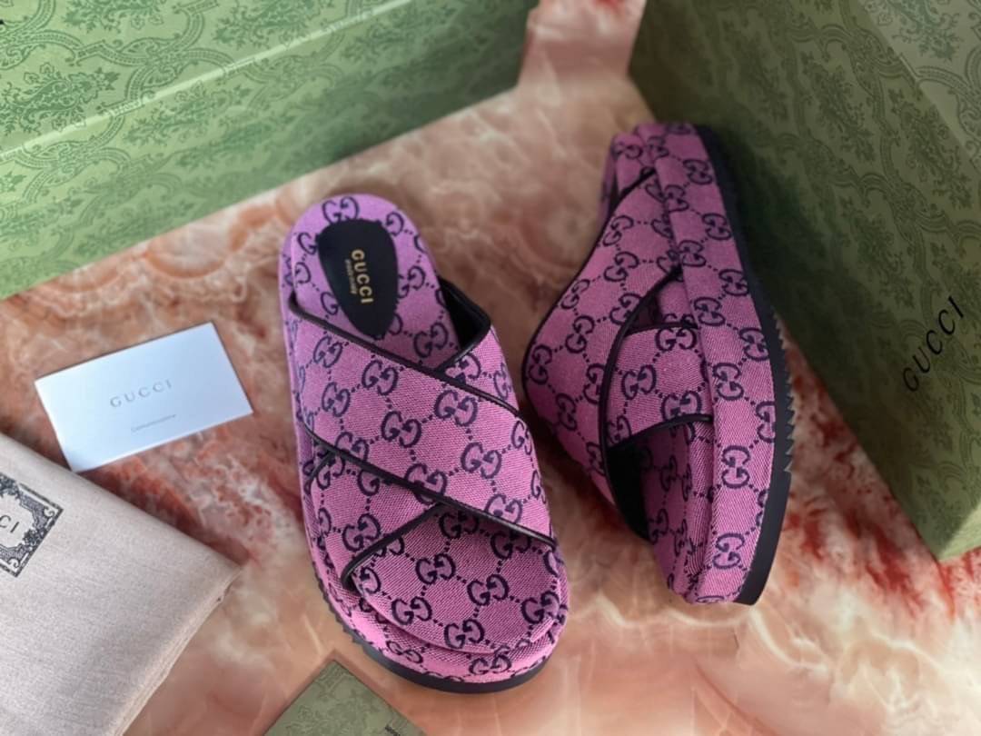 หนังแท้ GUCCI Denim Sandals / GG jacquard organic denim platform sandals / GG Shoes พร้อมส่งที่ไทย รองเท้าผ้าเดนิมเกรดเทพออริจินอล ภาพสินค้าถ่ายจากงานขายจริง ใช้งานต่างประเทศได้ค่ะ