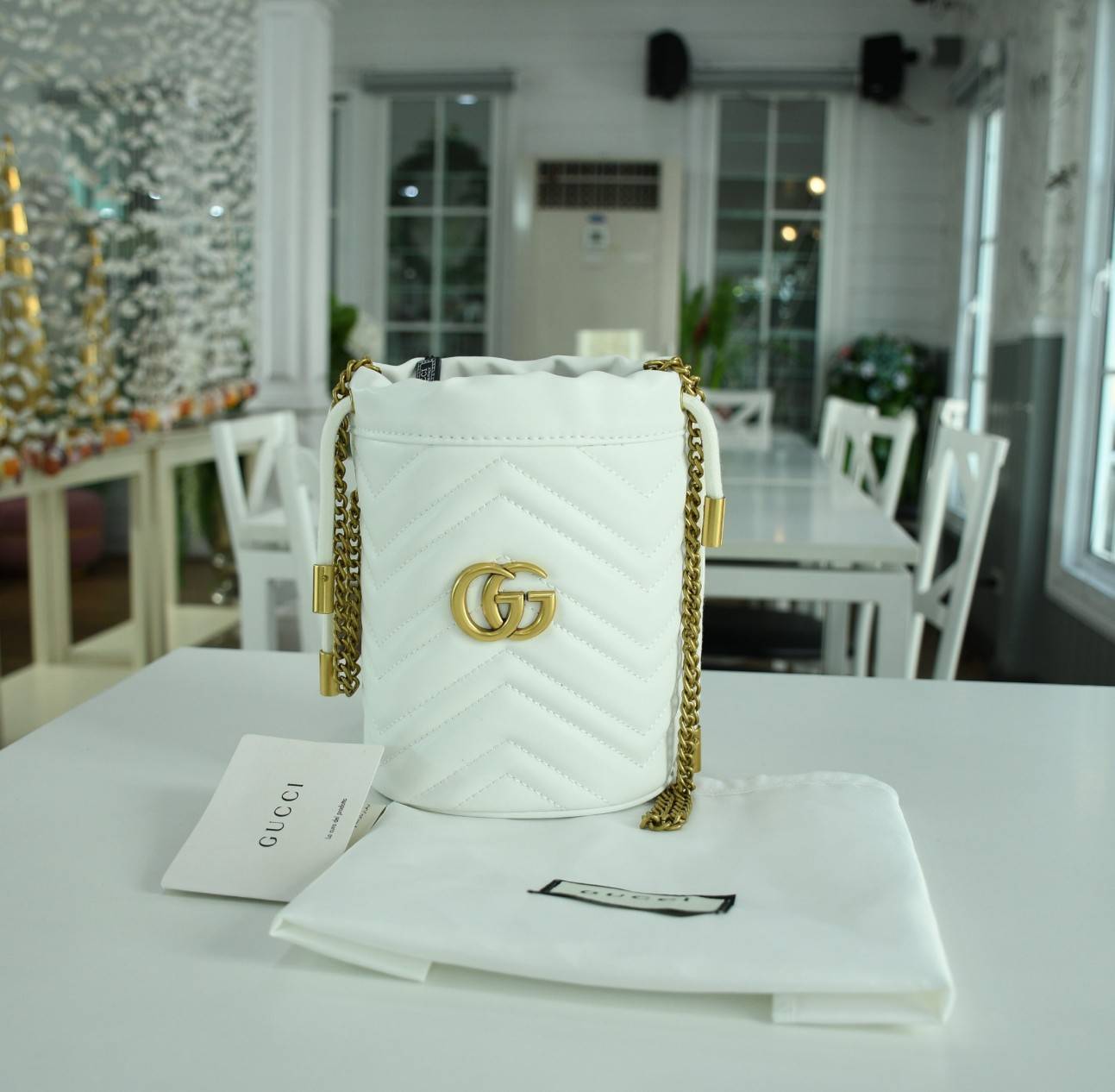 VIP 】Gucci GG Marmont mini bucket bag กระเป๋าสะพายข้าง Premiumgift วัสดุหนังแท้ ด้านในโล่ง มีช่องใส่บัตร3ช่อง ใส่กระเป๋าตังค์ ใส่โทรศัพท์ Iphone+ ได้ สายโซ่ยาว Crossbody ได้ ถอดสายได้ น้ำหนักเบา มาพร้อมถุงผ้าแบรนด์ ใบนี้คือที่สุด คุณหนูมากมาย ไม่ควรพลาดเล