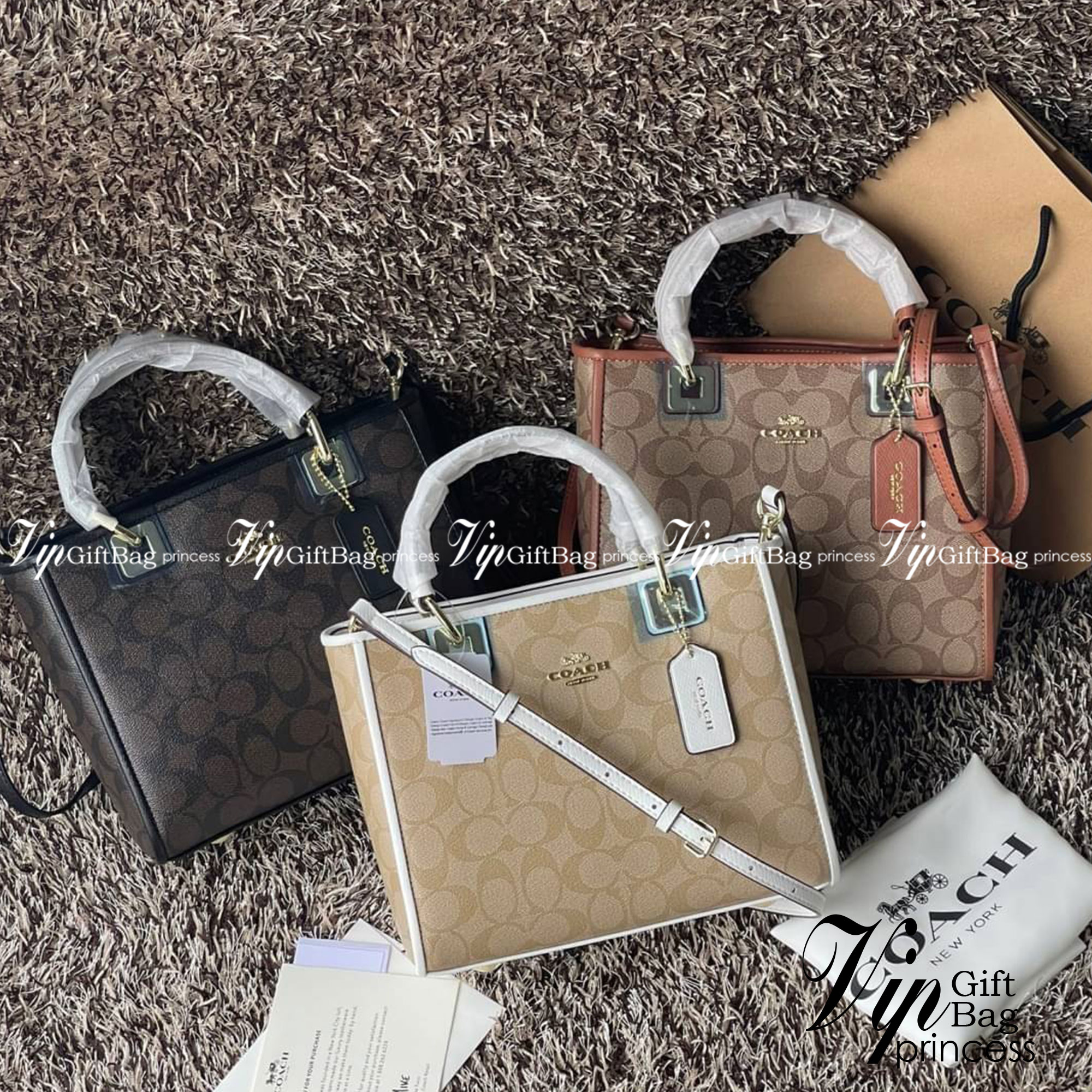 Coach Perry Tote Classic Bag F57568 รุ่นใหม่ล่าสุด กระเป๋ารูปทรงสี่เหลี่ยมสุดคลาสสิก เป็นกระเป๋าอเนกประสงค์ที่สามารถใช้ได้แทบทุกโอกาส ไม่ว่าจะไปเรียน, ไปทำงาน, ไปเที่ยว หรือแม้แต่ไปชอปปิง ด้วยขนาดที่กำลังดี ไม่ใหญ่เทอะทะ แต่ก็ไม่เล็กจนเกินไป มาพร้อมหูหิ้ว