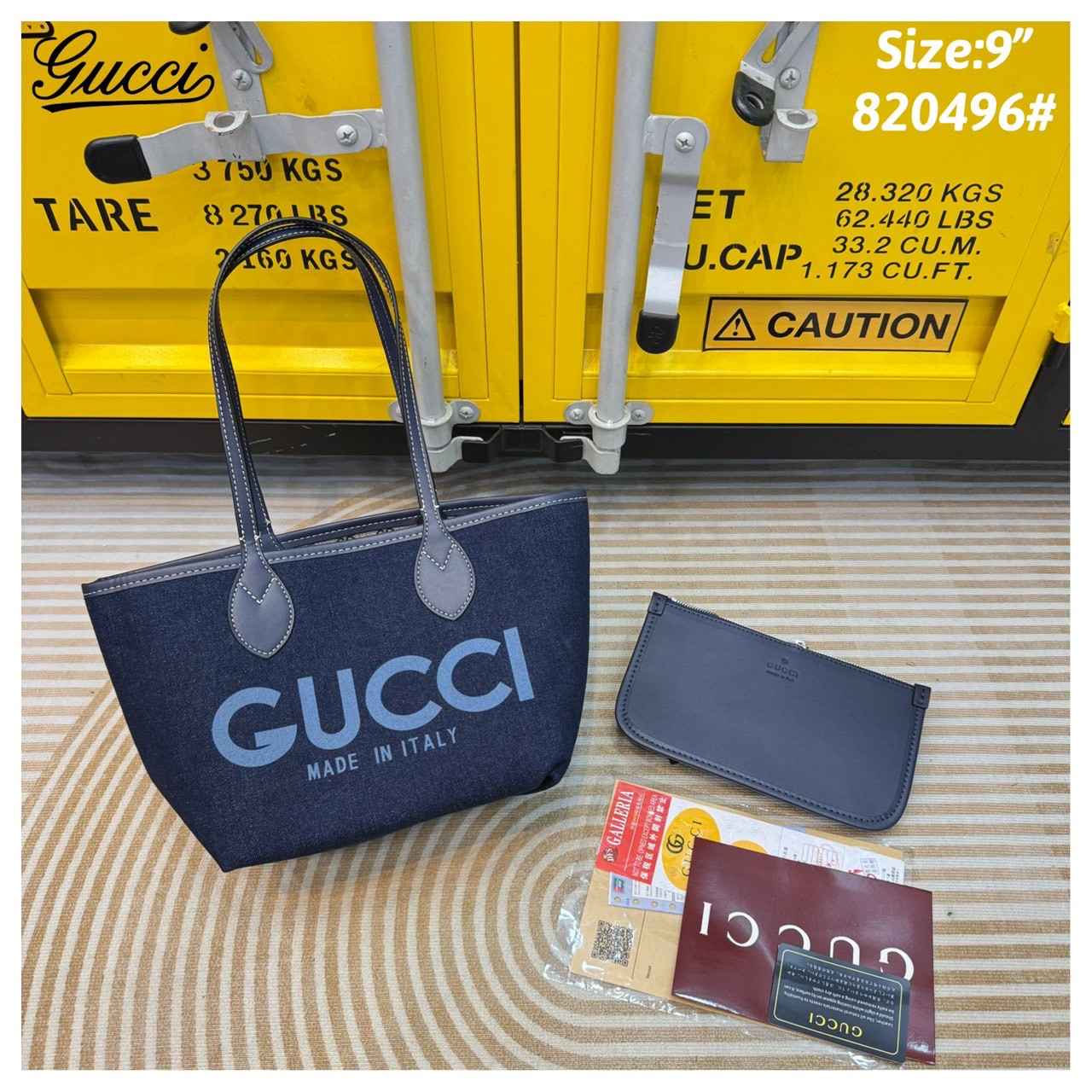 GUCCI Totissima reversible tote bag กระเป๋าสะพายทรงโท้ทเดนิม ใหม่ล่าสุด กลับด้านใช้ได้ 2 ด้านสวยเริ่ดมากๆ ด้านเดนิมสีเข้มพิมพ์ชื่อแบรนด์สวยโดดเด่น อีกด้านลายโมโนแกรมเต็มใบ ปรับใช้งานได้ไม่มีเบื่อ