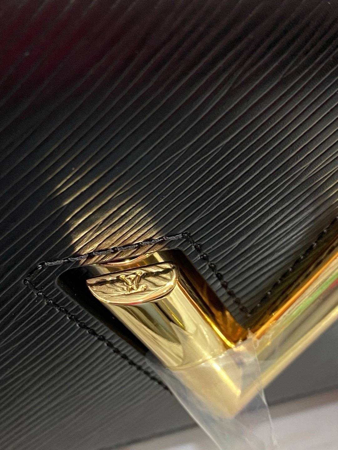 ORI หนังแท้ | LV Twist MM bag Epi grain leather กระเป๋าสะพาย/กระเป๋าถือรุ่น พร้อมสายสปอร์ต หนังลายเกรน Epi โดดเด่นด้วยโลโก้หน้า สวยหรูเป็นเอกลักษณ์ ดีไซน์คัลเลอร์บล็อค สัมผัสโดดเด่นแมตช์กับทุกสไตล์