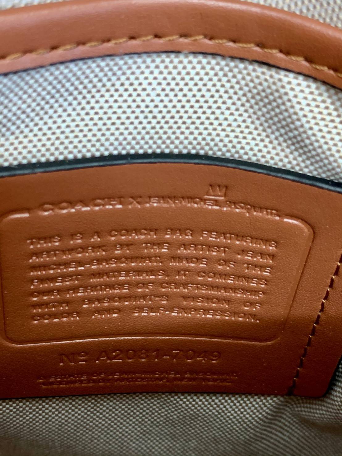 New arrival! Limited edition📌 COACH X JEAN-MICHEL BASQUIAT CROSSBODY ((7049)) 🌈อีกรุ่นที่ต้องมี ห้ามพลาด ดีไซด์จาก Michel Basquiat ค่ะ กระเป๋าสะพายครอสบอดี้ร์ ใช้ได้ทั้งชาย//หญิง ค่ะรุ่นนี้ หนังแท้อย่างดี ลายหนังสวยงามมากๆค่ะ! 🔺จุด