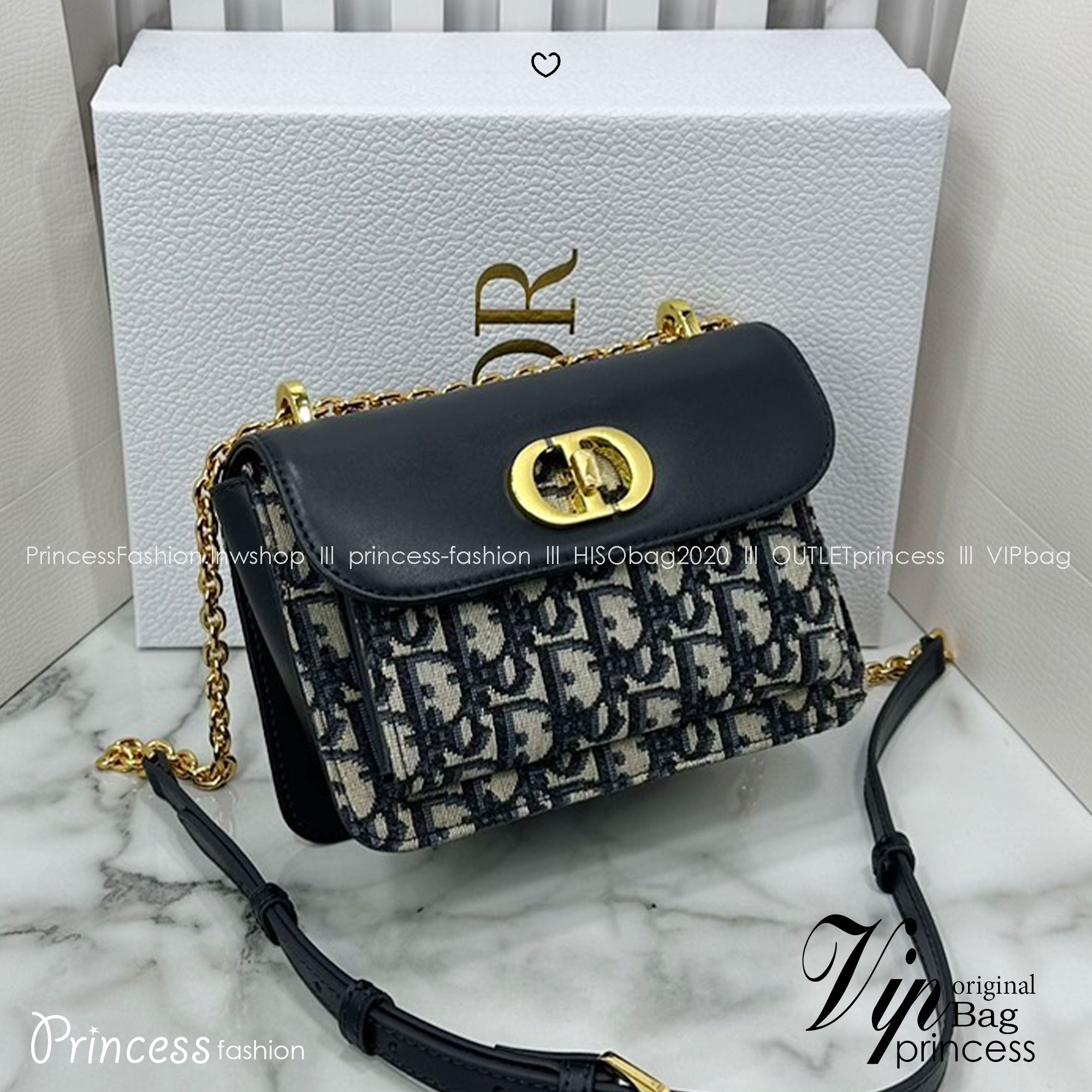 DIOR Miss Maddy Mini Bag กระเป๋าสะพายรุ่นใหม่ winter 2024 สวยหรู ดีเทลแพง รุ่นที่ใครเห็นเป็นต้องรัก ดีไซน์เรียบง่าย แต่แฝงความผู้ดี ภายในแบ่งสัดส่วนไว้ดีมาก รับรองว่าประทับใจแน่นอนจ้า