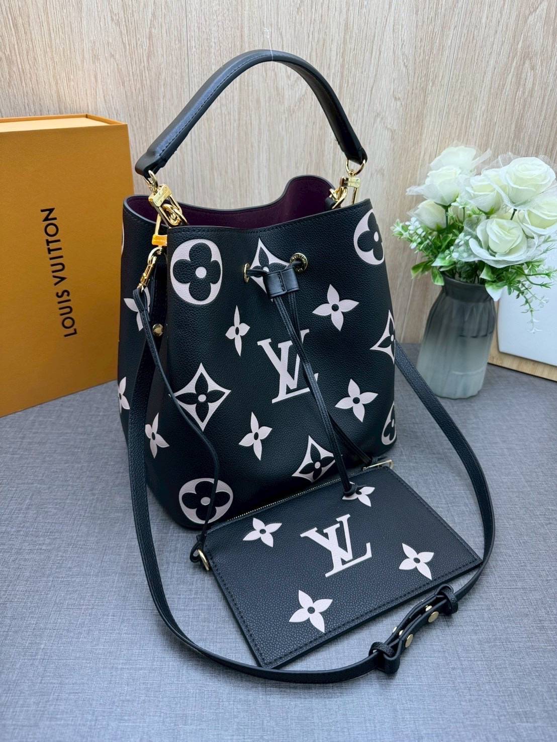 ORI หนังแท้ | LV NeoNoe MM Bucket bag Monogram Flower กระเป๋าสะพายทรงบัคเก็ต ลาย Monogram Flower โดดเด่นเพิ่มสไตล์ มีเสน่ห์ชวนหลงใหล
