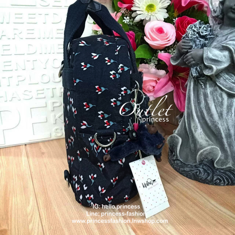 KIPLING 3 WAYS MINI BACKPACK ซับในตาราง 👍กระเป๋าสะพายรุ่นใหม่วัสดุ Nylon & Polyester 100% 👍หูหิ้วมีลายปั้มแบรนด์ 👍สายสะพายยาวเลื่อนปรับได้ถอดได้ 👍สามารถถือหรือสะพายได้ จะสะพายไหล่ สะพายเฉียง Crossbody หรือจะคล้องสายเป็นเป้ส