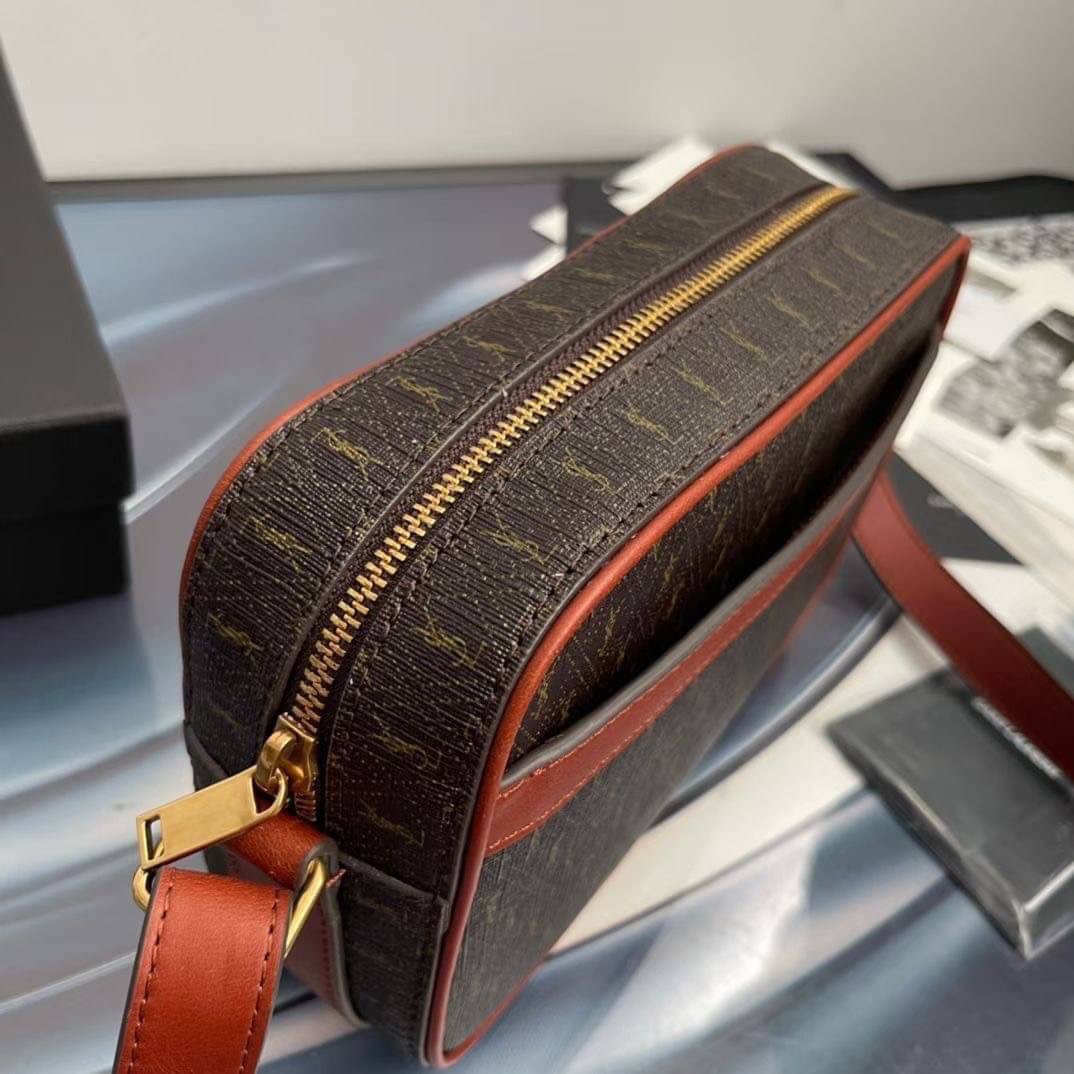 YVES SAINT LAURENT BAG กระเป๋าสะพายสไตล์วินเทจทรงเหลี่ยม งานหนังแท้สวย โทนสีผู้ดีมากค่ะ ภายในโล่งจะสะพายไหล่ CROSSBODY ก็ดูดี สินค้ามาพร้อมถุงผ้าและกล่องแบรนด์พร้อมส่งที่ไทยราคาสุดคุ้ม สาวก YSL ห้ามพลาด!