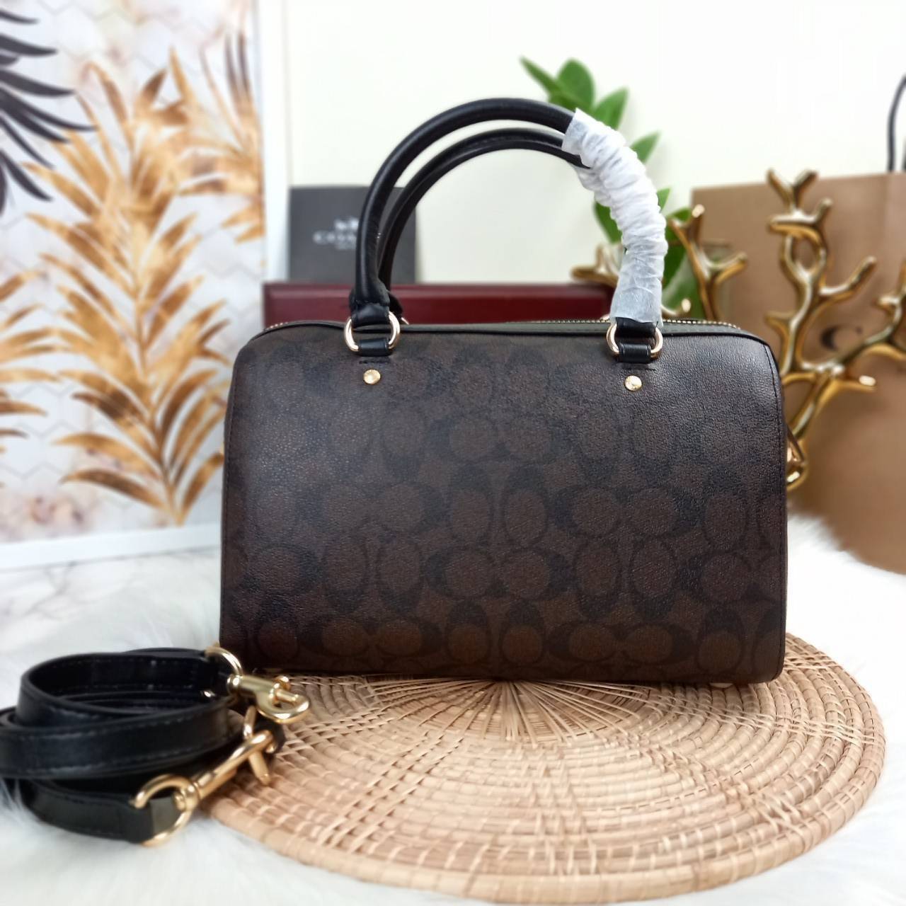 COACH ROWAN SATCHEL IN SIGNATURE CANVAS (COACH F83607)🌺ระดับตัวTOP ยกให้เธอเลย กับรุ่นนี้💃//หมอน 10" รุ่นมีช่องซิปด้านหน้า สามารถแยกเก็บของสำคัญๆได้อย่างเป็นสัดส่วน สำหรับใครที่ชอบกระเป๋าที่จุของได้เยอะๆ รุ่นนี้ตอบโจทย์ได้เลย แนะนำว่า