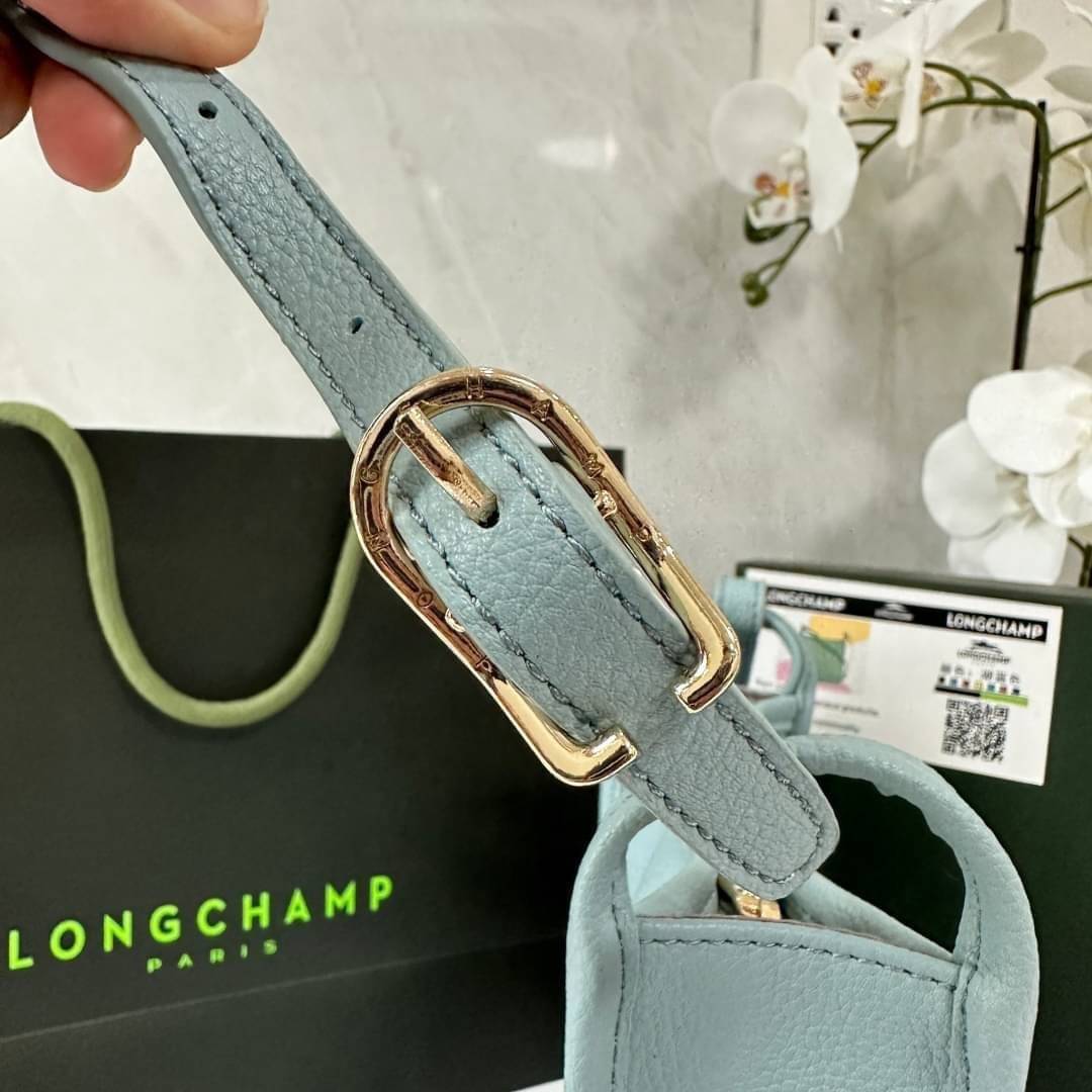 LONGCHAMP LE FOULONNÉ CROSSBODY BAG กระเป๋าสะพายที่เรียบง่ายและดูดี การออกแบบที่คล่องตัวของรุ่นนี้เหมาะอย่างยิ่งสำหรับผู้หญิงที่มีบุคลิกที่ต้องการกระเป๋าสไตล์แบบเรียบง่าย