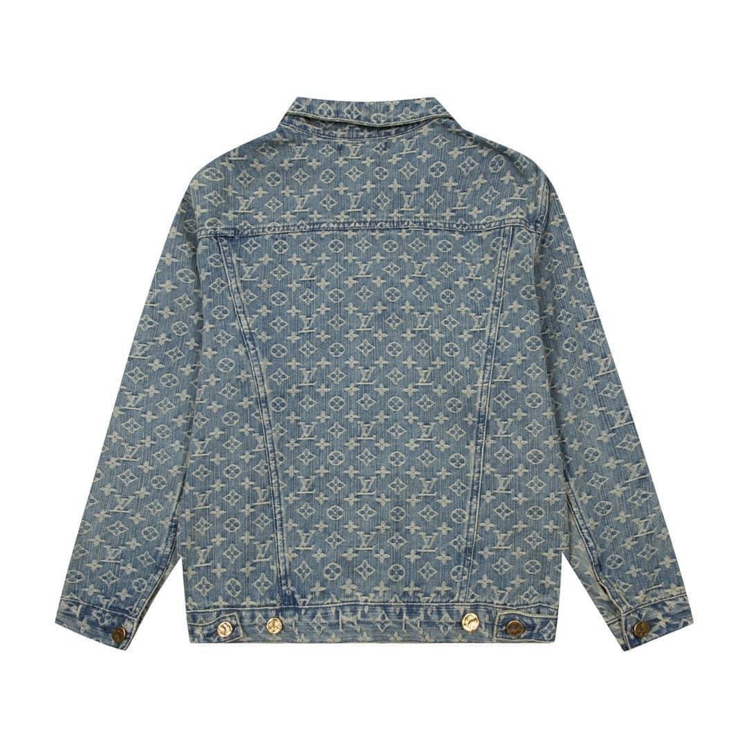 LV Supreme Denim Jacket / Louis Vuitton jacket เกรดออริจินอล มีป้ายแท็กที่คอเสื้อ ใส่ได้ทั้งผู้หญิงผู้ชาย พร้อมส่งที่ไทย ภาพสินค้าถ่ายจากงานขายจริง ใช้งานต่างประเทศได้