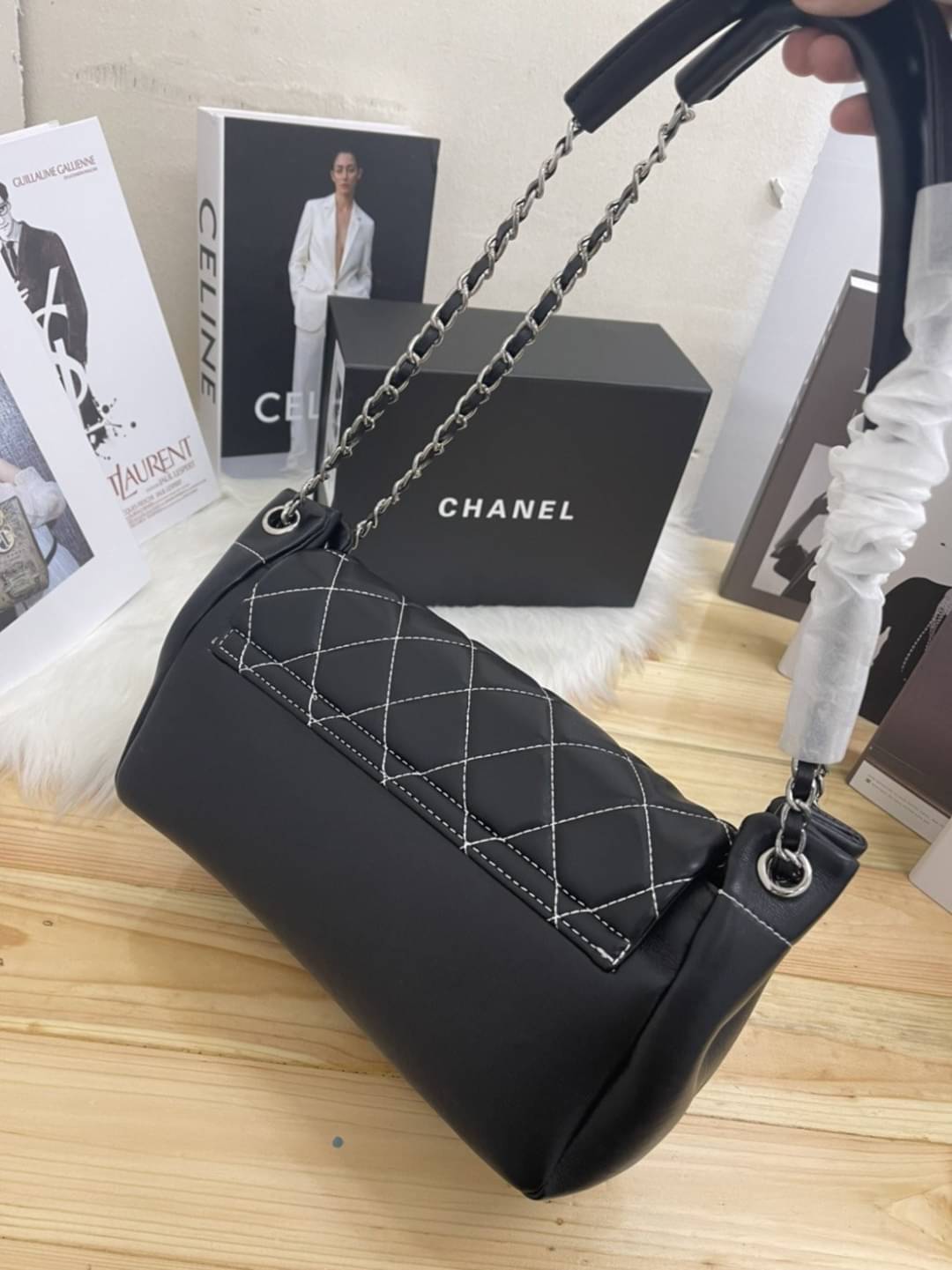 Chanel Leather Shoulder Stitch Bag / Chanel Wild Stitch Handbag กระเป๋าสะพายข้าง งานหนังเต็มใบ อะไหล่เงิน พร้อมส่งที่ไทย ภาพถ่ายจากงานขายจริง ใช้งานต่างประเทศได้