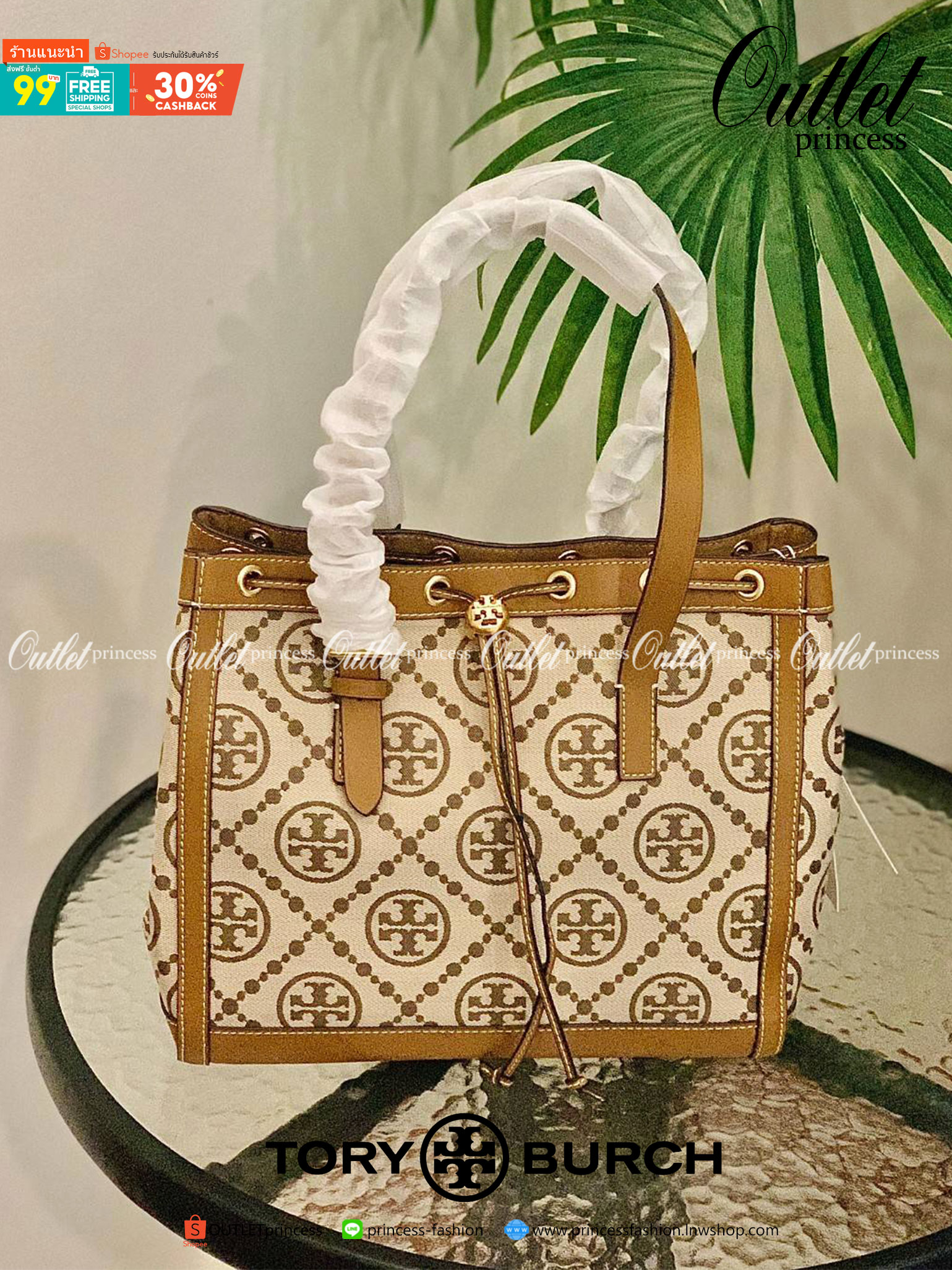OUTLET 】Tory Burch T Monogram Jacquard Tote Bag ใบใหญ่ใส่จุมากค่ะสาวๆ! พร้อมส่ง! กระเป๋าที่สามารถใช้ได้กับทุกๆวัน วัสดุJacquard+หนัง ได้ลงตัว สวยงามค่ะ ปากกระเป๋าแบบหูรูด ที่จับอะไหล่แบรนด์สวย ภายในกระเป๋ากว้างมากๆ สาวๆที่สัมภาระเยอะนี่หายห่วงไปเลยค่ะ มีช