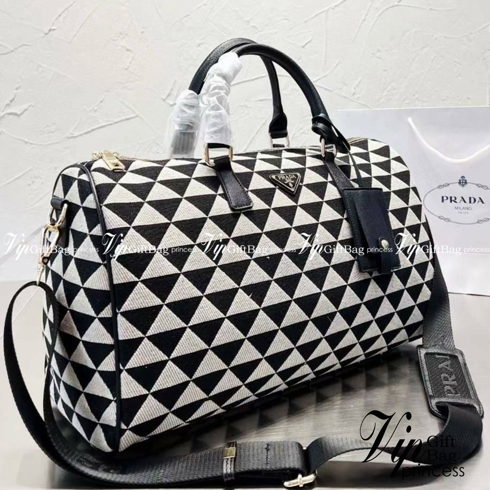 PRADA Large Boston jacquard Bag / Prada Symbole embroidered jacquard fabric travel bag 17" กระเป๋าทรงบอสตันใบใหญ่ ภาพถ่ายจากงานขายจริง ใช้งานต่างประเทศได้