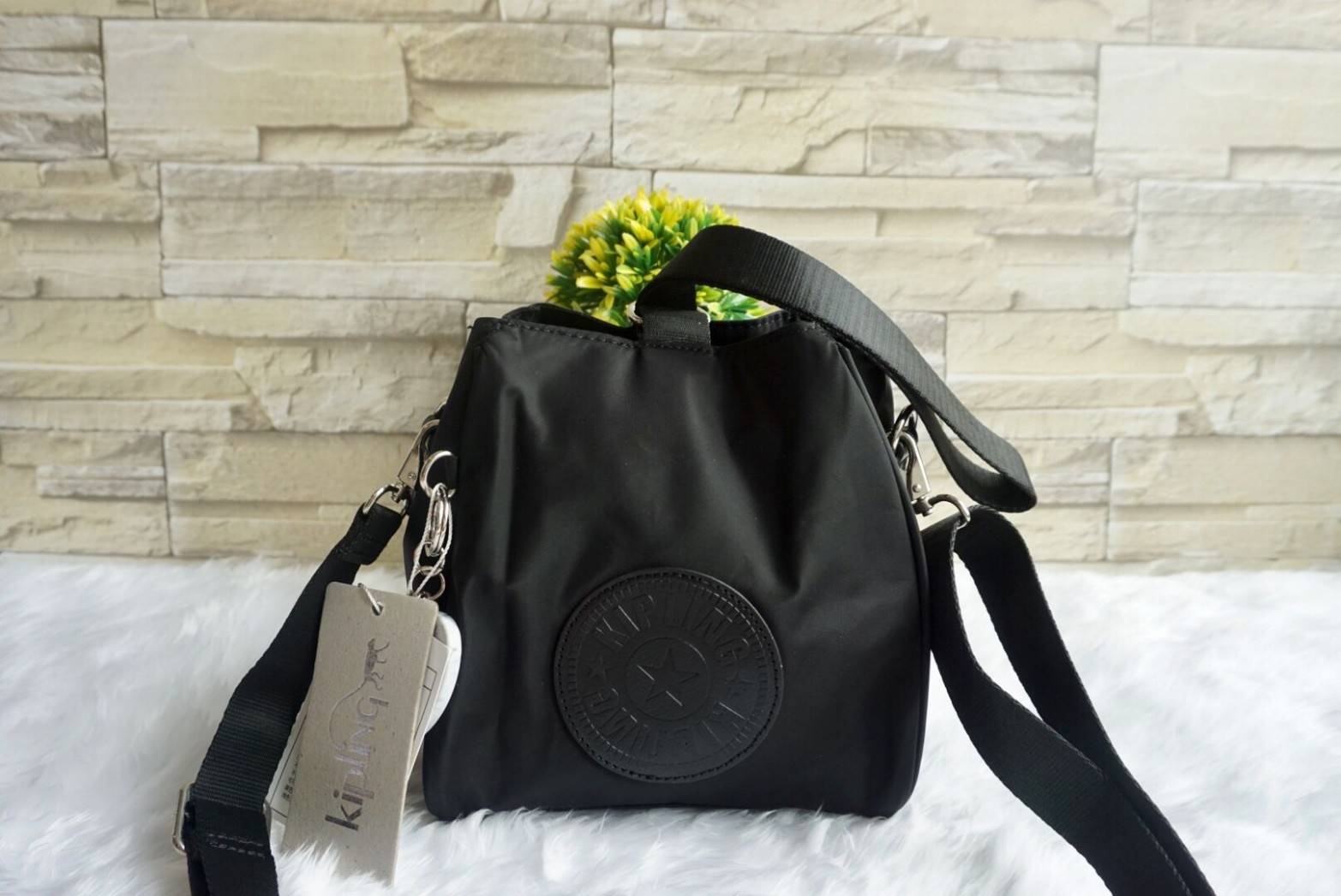 NEW ARRIVAL! Kipling 2Way Mini Bucket Bag กระเป๋าถือหรือสะพาย 2Way ขนาดมินิรุ่นใหม่ทรงขนมจีบวัสดุ Nylon & Polyester 100% น้ำหนักเบา พวงกุญแจรูปหัวใจปั้มแบรนด์คอลเลคชั่นพิเศษถอดแยกใช้ได้ เปิดปิดสไตล์ Drawstring มีกระดุมคาดกลาง ภายในมีโลโก้ ช่องซิป ช่องใส่ข