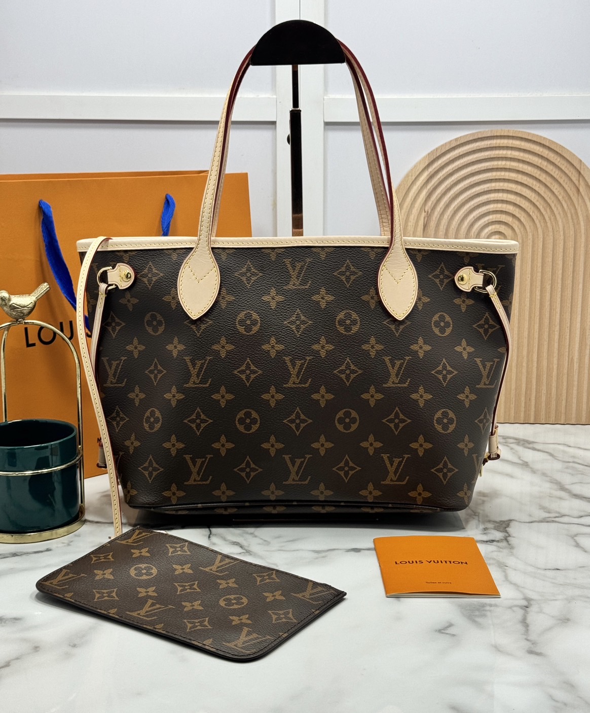 TOP ORI หนังแท้ | LV Neverfull PM bag Monogram Canvas กระเป๋าสะพายทรงโท้ท PM ดีไซน์คลาสสิกเหนือกาลเวลาเข้ากับดีเทลที่สืบทอดมายาวนาน Monogram แคนวาสแต่งขอบหนัง ดีไซน์พื้นที่ด้านในกว้างทว่าดูเพรียวบาง