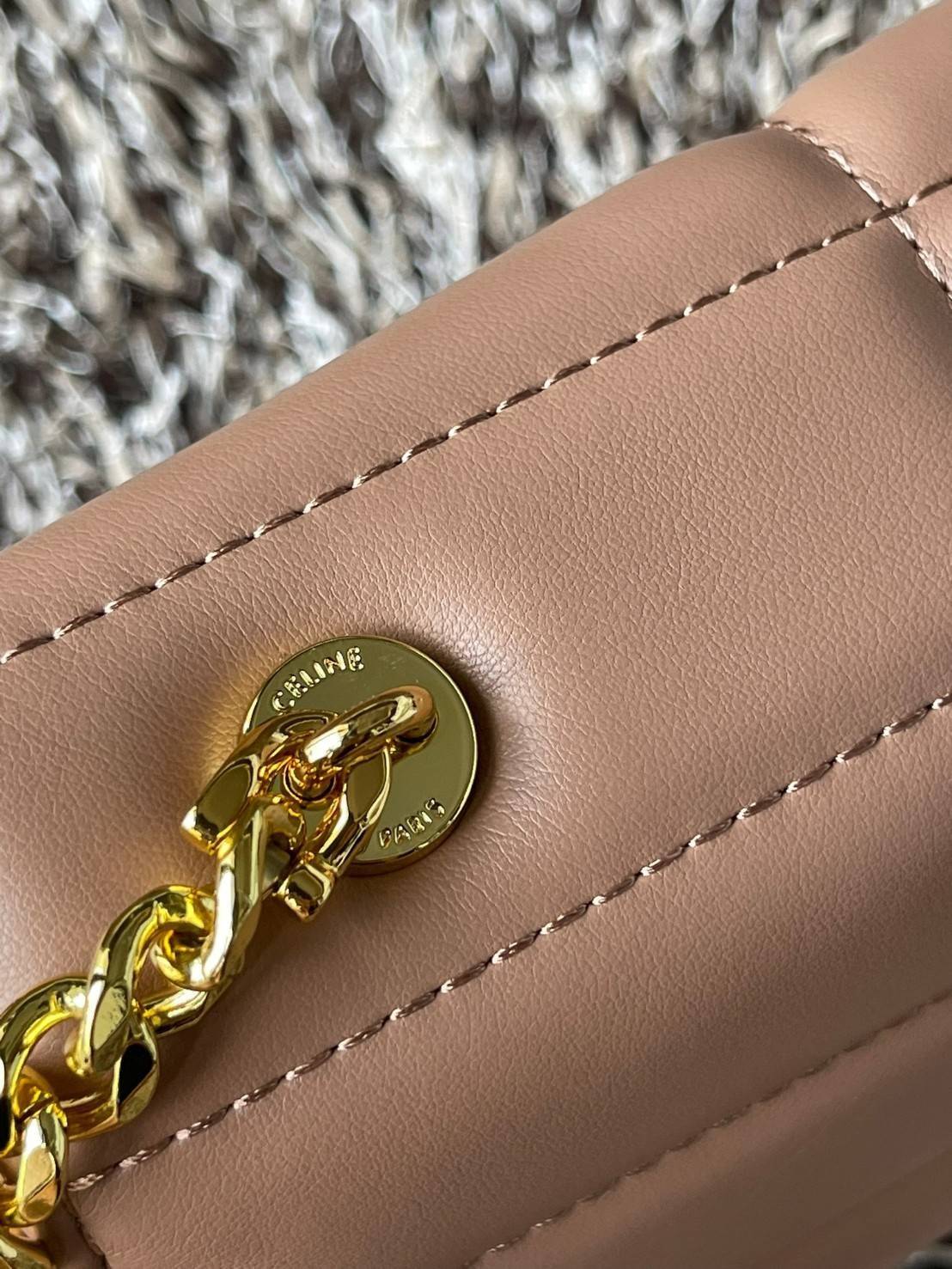 CELINE CHAIN SHOULDER BAG MATELASSE MONOCHROME CELINE in Quilted Goatskin กระเป๋าเทรนด์กระเป๋าสุดฮอตแต่ยังคงความคลาสสิก