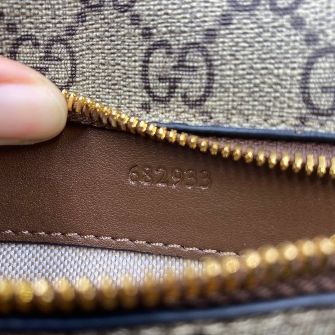 VIP 】หนังแท้ GUCCI Belt bag with Interlocking G 23CM แบบใหม่ล่าสุด ใช้ได้ทั้งหญิงชาย คาดอก คาดเอวได้ คูลๆ เลยค่าา ใบจริงสวย น่าใช้มากๆ สะพายวันไหนๆได้หมด สินค้าพร้อมส่ง มีมาจำนวนจำกัด ห้ามพลาดค่ะ! กระเป๋าคาดอกด้านหน้า//คาดไปทางด้านหลัง//หรือคาดเอวได้ ตามแ