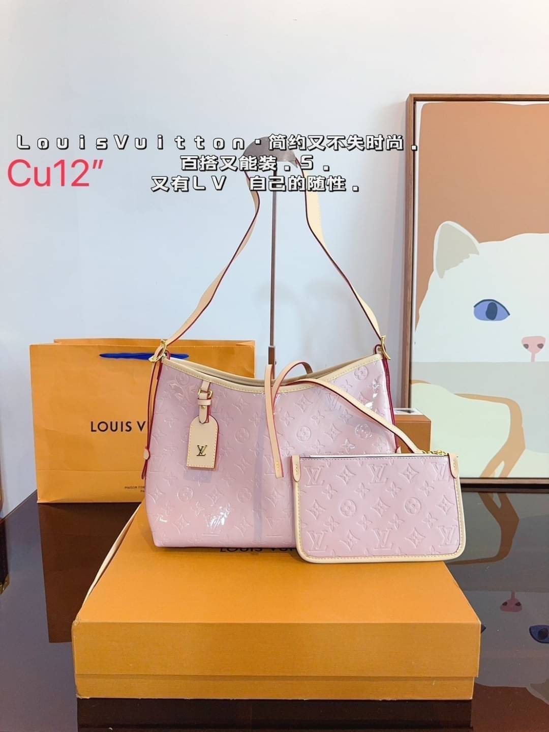 LV Carryall Patent Leather Bag ใหม่ล่าสุด รุ่นลิมิเต็ดที่สาวๆตามหา กระเป๋าสะพายทรงโท้ท หนังแก้วเงาสวย ดีไซน์เรียบง่ายคลาสสิค หรู ดูผู้ดี รูปทรงใช้งานง่าย มาพร้อมใบลูก ไว้เก็บของจุกจิก ภายในโล่งกว้าง พร้อมเสิร์ฟให้ในราคาน่ารักๆ ของมันต้องมีแบบนี้ ก็ต้องตำไ