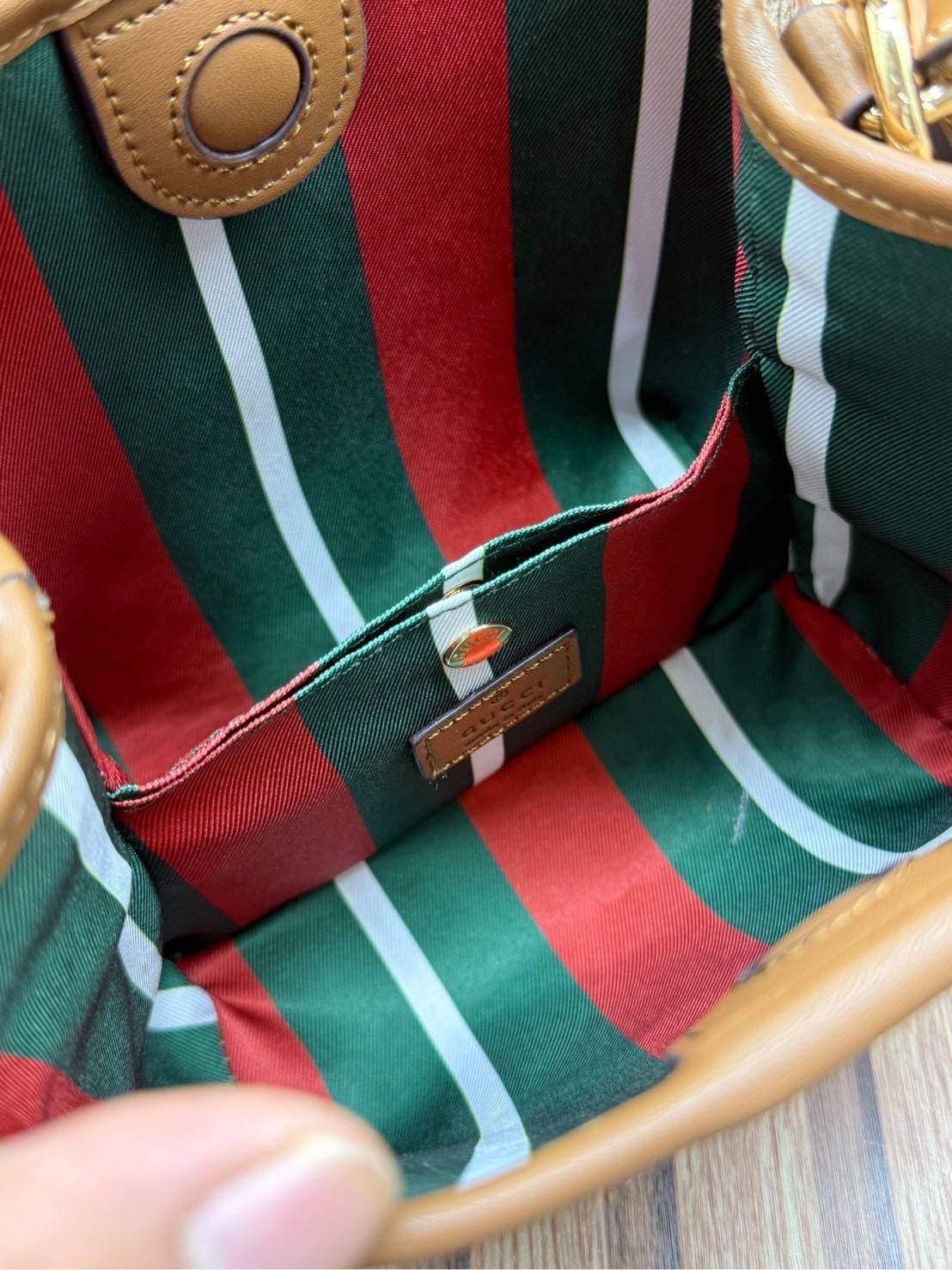 ORI หนังแท้ | GUCCI GG Emblem medium bucket bag กระเป๋าถือ/สะพายทรงบัคเก็ต ขนาดกลางใบใหญ่ จุของได้เยอะ ดีไซน์คลาสสิคคงความเอกลักษณ์