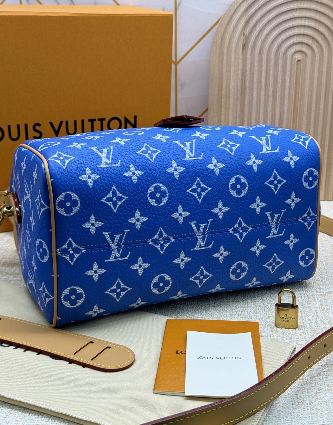 RUNWAY LV Speedy P9 Bandoulière 25 Soft Leather กระเป๋าสะพายสปีดี้รุ่นใหม่หรูหรา เกรดท็อปวีไอพี เกรดดีสุด 1:1 หนังแท้สวยงาม เก็บทุกรายละเอียด ใช้สลับแท้ ผ่านทุก ตม. ใช้งานต่างประเทศได้