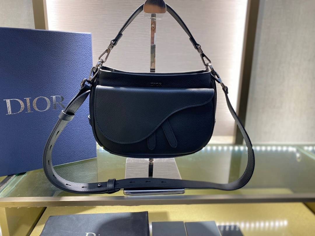 CHRISTIAN DIOR BLACK GRAIND GALFSKIN MINI SADDLE SOFT BAG / Dior Messenger Bag เกรดใช้งานสลับของแท้ เกรดออริจินอล ภาพสินค้าถ่ายจากงานขายจริง ใช้งานต่างประเทศได้