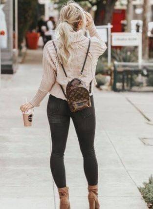 LV Backpack Size Mini | สายสะพายเล็ก ถอดได้ LV palm springs New in!! เข้าแล้วกับไอเท็มยอดฮิต หรูหราพร้อม box set สุดสวย ที่สุดของความคุ้มค่า LV palm springs กระเป๋าแบ็คแพ็ค มาให้เลือก 2 ไซส์ ขายดี วัสดุหนังแคนวาสคุณภาพดี มีช่องซิปแบ่งสัดส่วน ใบเล็กสายวะพา