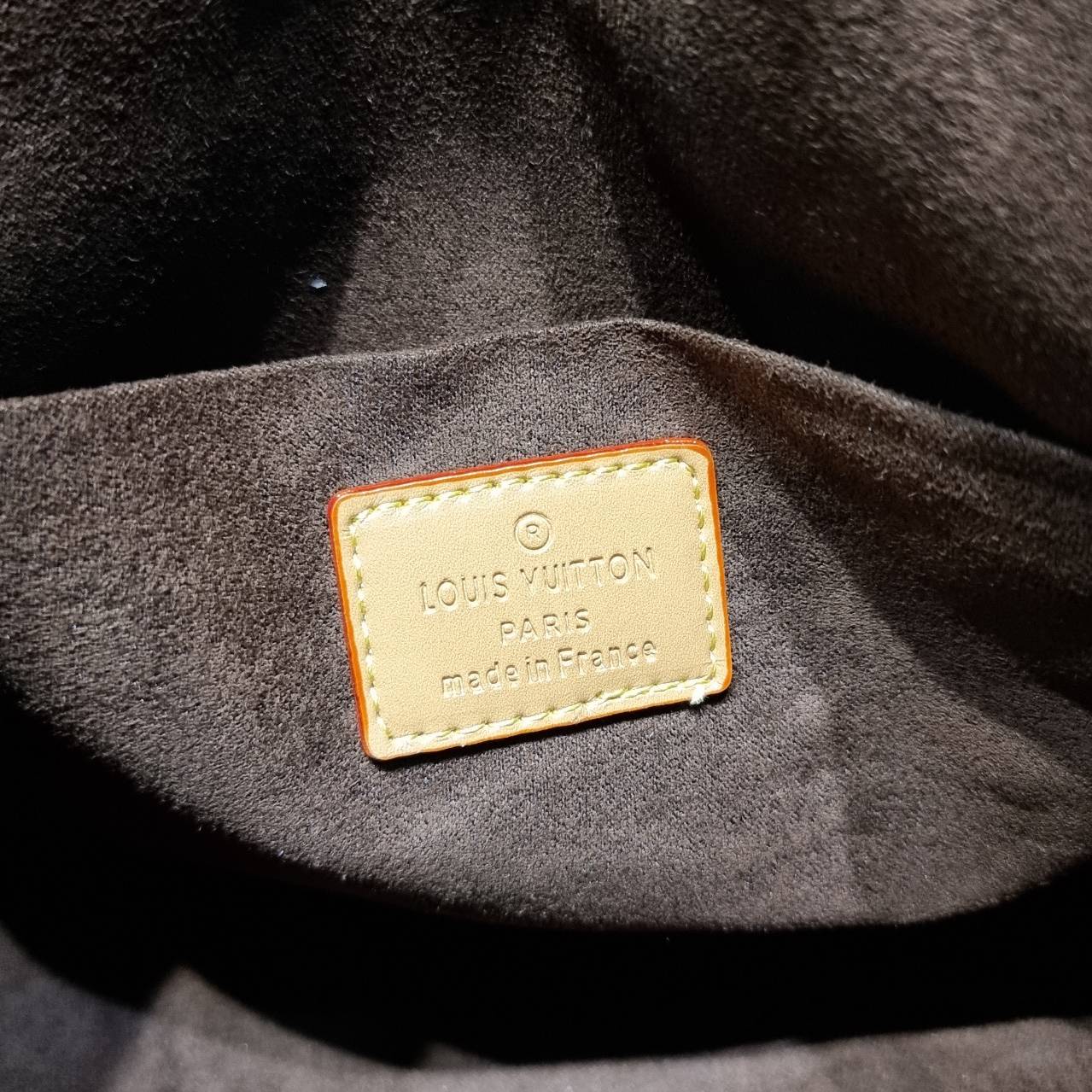 LV speedy soft 30 crafty bag กระเป๋าทรงหมอน รุ่นท็อปฮิต กับดีไซน์ใหม่ต้อนรับฤดูกาลท่องเที่ยว โดดเด่นด้วยการตกแต่งลายพิมพ์ซิกเนเจอร์ และป้ายแท็กหนังสุดเก๋