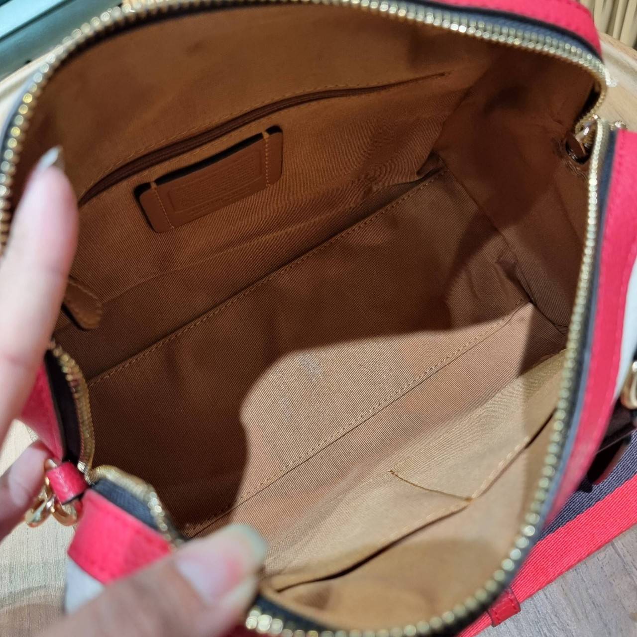 LIMITED EDITION💥 🌈สวย+คุณภาพ สินค้าต้องมีค่า Coach X Peanuts Rowan Satchel With Snoopy ((C6164)) พร้อมส่งที่ไทย ใหม่ล่าสุด ห้ามพลาดค่าา! สวยกันให้สุด กับกระเป๋าทรงหมอน ขนาดกลางกำลังดี หนังแท้นิ่ม ลายหนังสวยงามมากๆค่ะ 🔺ด้านหน้ามีโลโ