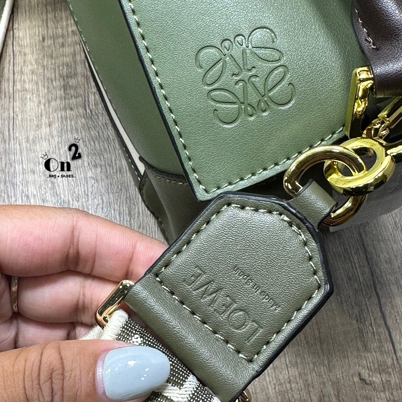 LOEWE Puzzle bag กระเป๋าสะพายแบรนด์หรู ทรงคล้ายลูกลักบี้ มาพร้อมสายยาวผ้าแจ็คการ์ด สวยงามมากค่ะ เกรดออริ ใช้งานต่างประเทศได้