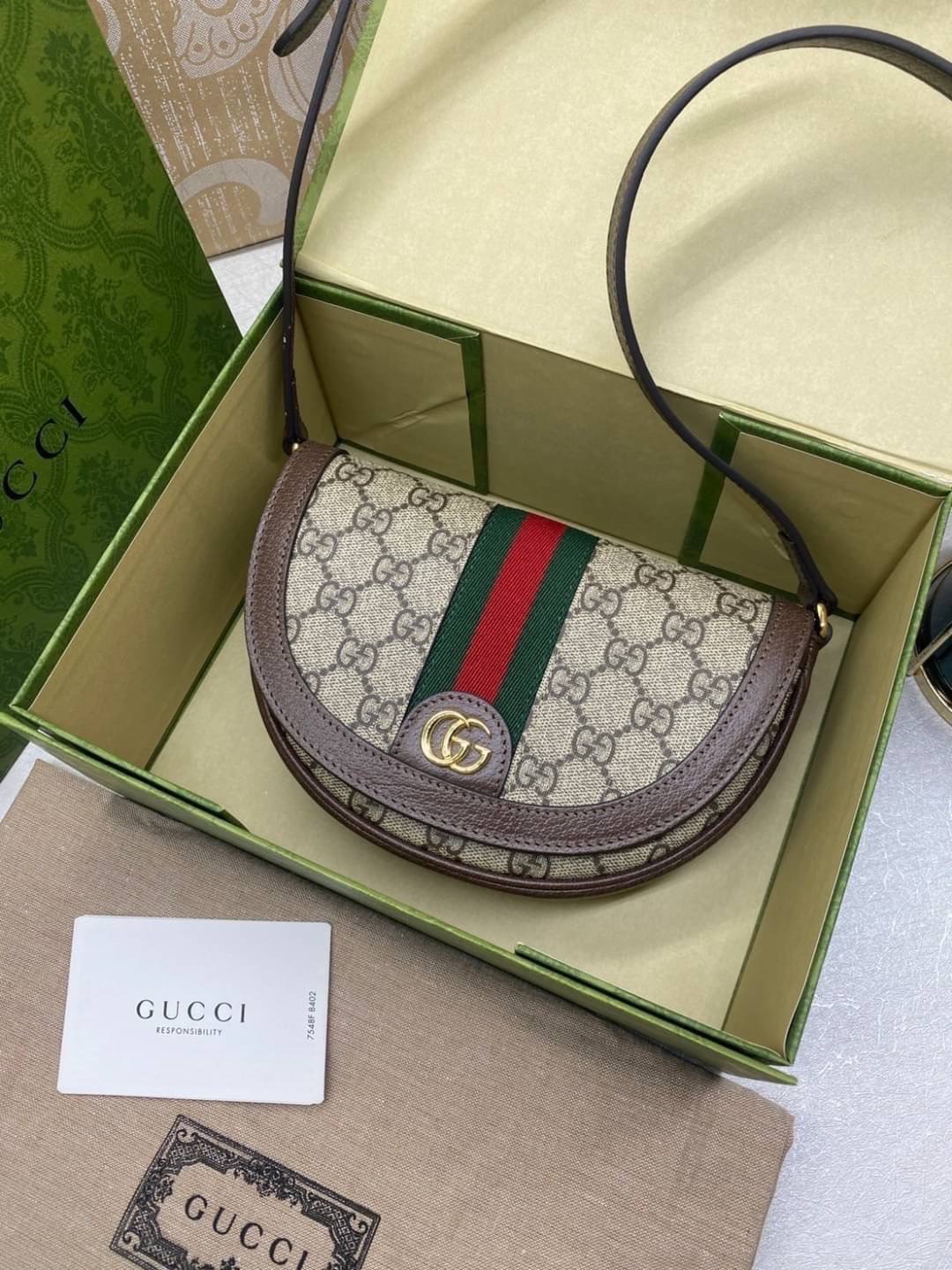 GUCCI OPHIDIA MINI GG SHOULDER BAG กระเป๋าสะพายทรงครึ่งวงกลมผสมผสานกับดีไซน์ร่วมสมัย เกรดท็อปออริจินอล 1:1 สลับแท้ หนังแท้ผสมแคนวาส ใช้งานต่างประเทศได้