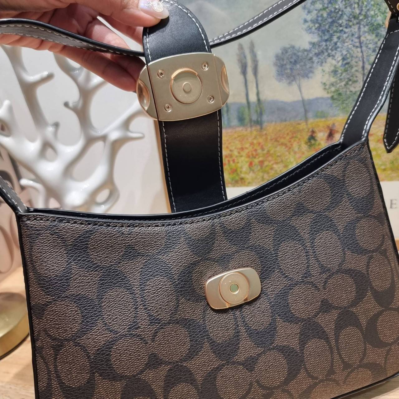 COACH ELIZA SHOULDER BAG IN SIGNATURE CANVAS CR532 / CR533 กระเป๋าสะพายไหล่ทรงโฮโบสุดหรู ดีไซน์โลโก้แบบใหม่สวยเด่น เกรดท็อปออริ เกรดดีสุด สลับแท้ 1:1 ใช้ต่างประเทศได้