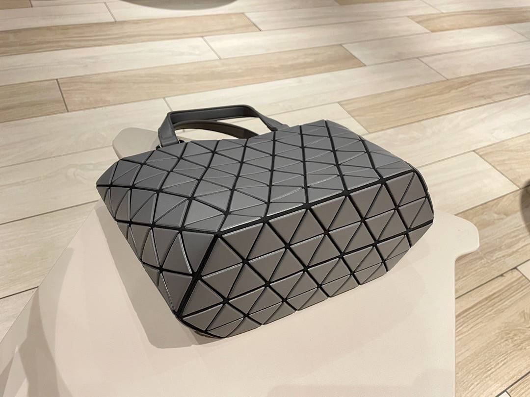 VIP GIFT 】BAOBAO Issey Miyake Crystal Matte Shoulder Bag