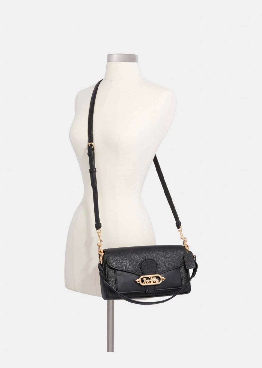 COACH SMALL JADE SHOULDER BAG [F91105,90782] กระเป๋าสะพายไหล่ ดีไซน์วินเทจย้อนยุค สวยคมชัด คลาสสิคใช้ได้ทุกลุค วัสดุหนัง pepble ทนทาน เปิด-ปิดด้วยฝาคาดโลโก้ พร้อมแถบแม่เหล็กในตัว รับรองแน่นหนา ด้านหลังมีช่องซิปให้ ภายในเป็นช่องโล่ง ขนาดกำลังดี ใช้งานง่าย 