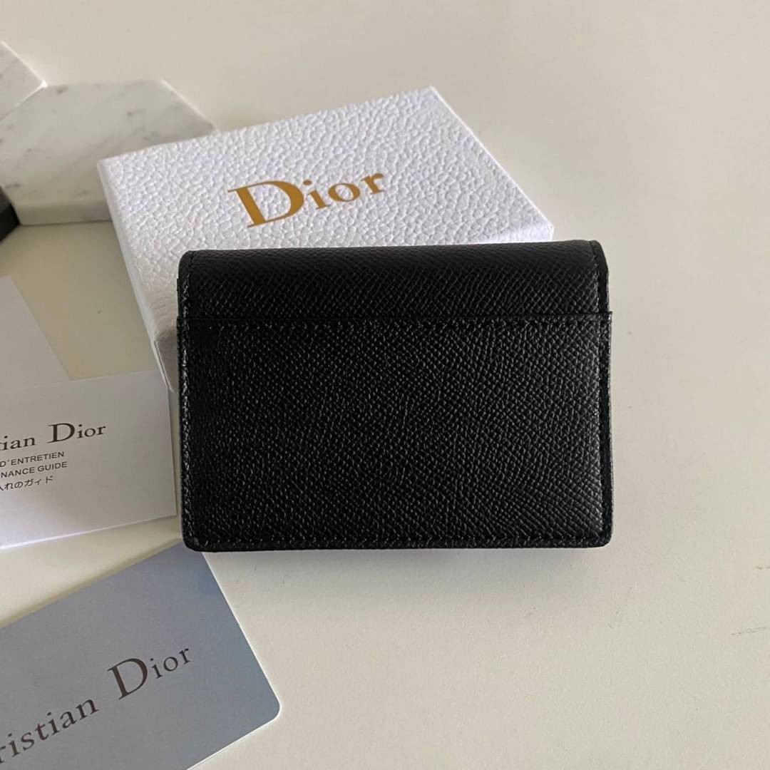 DIOR Wallet calfskin / DIOR SADDLE FLAP CARD HOLDER งานหนังแท้ กระเป๋าใส่เหรียญใส่การ์ดอะไหล่ทอง มาพร้อม กล่อง ถุงผ้า ถุงกระดาษ พร้อมส่งที่ไทย ภาพสินค้าถ่ายจากงานขายจริง ใช้งานต่างประเทศได้