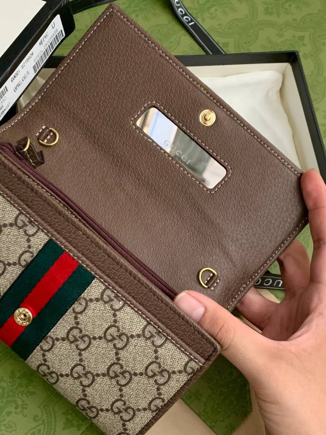 พรีเมี่ยมกิ๊ฟแท้ 100% 】GUCCI PRINT GG Unisex Wallet Crossbody With Chain กระเป๋าสตางค์ใบยาวคล้องไหล่หนังแท้ [Box set]
