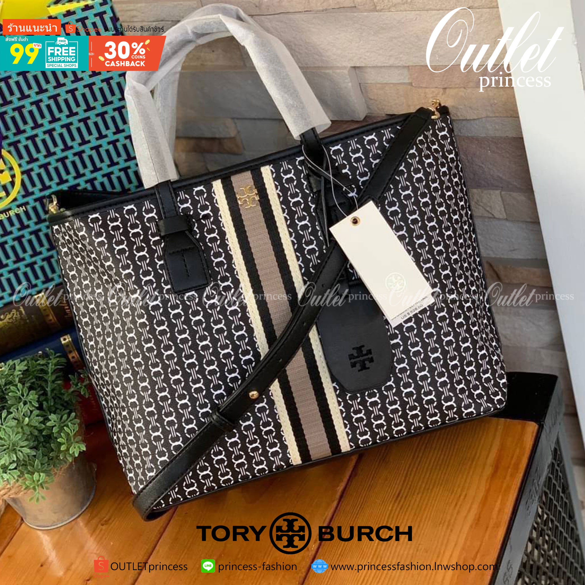 ของแท้ 💯% Tory Burch Gemini Link Canvas Small Tote กระเป๋าสุดปังจากทอรี่ เบริช์(Tory Burch) อย่างเจมิไนลิงค์ ในทรง tote bag ซึ่งผลิตจากผ้าใบเคลือบผิวด้าน มีเอกลักษณ์โดดเด่นที่ลายทางตรงกลาง