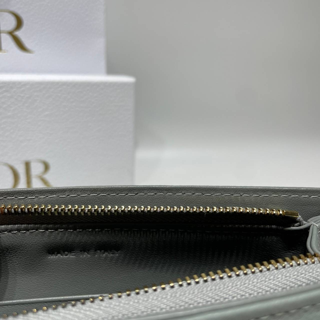 Caro Every Dior Pouch / Dior Clutch Bag Cloud Supple Cannage Leather กระเป๋าทรงคลัชพอช หนังแท้ ทรงเสนห์ผสมผสานดีไซน์ทันสมัยและใช้งานง่ายได้จริงหลายโอกาส เกรดท็อปออริ เทียบแท้ 1:1 ใช้งานต่างประเทศ