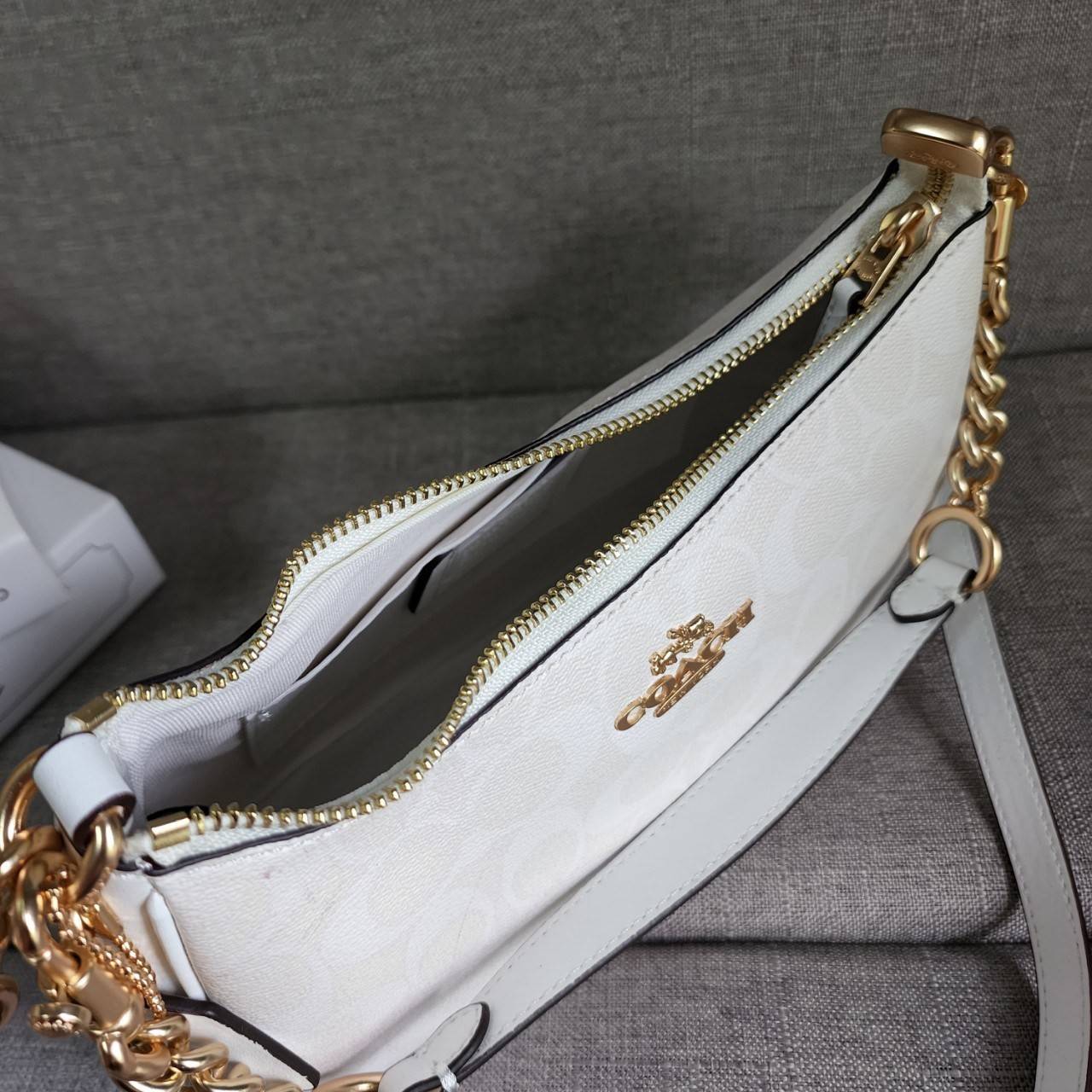 พร้อมส่งครบสี สวยทุกสีเลยค่า😘 ((CA173//CA209//CA548)) COACH TERI SHOULDER BAG 🔹กระเป๋าทรงพอช ในรูปแบบหนังแท้ หนังนิ่มสวยมากค่ะ