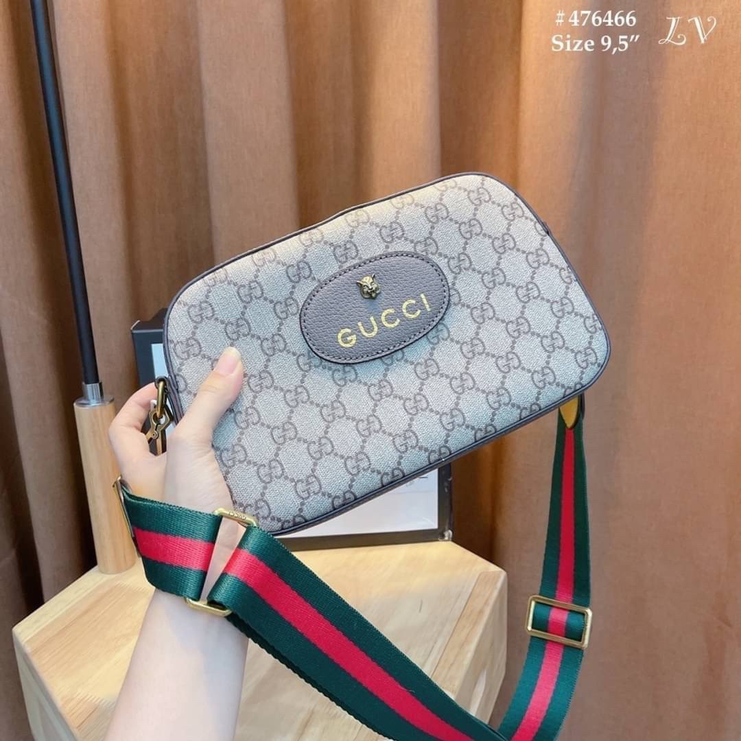 GUCCI Neo Vintage GG Supreme messenger bag กระเป๋าสะพายรุ่น unisex ใช้ได้ทั้งชายหญิง วัสดุแคนวาสอย่างดี จุของได้เยอะ ใช้เป็น every ได้เลย