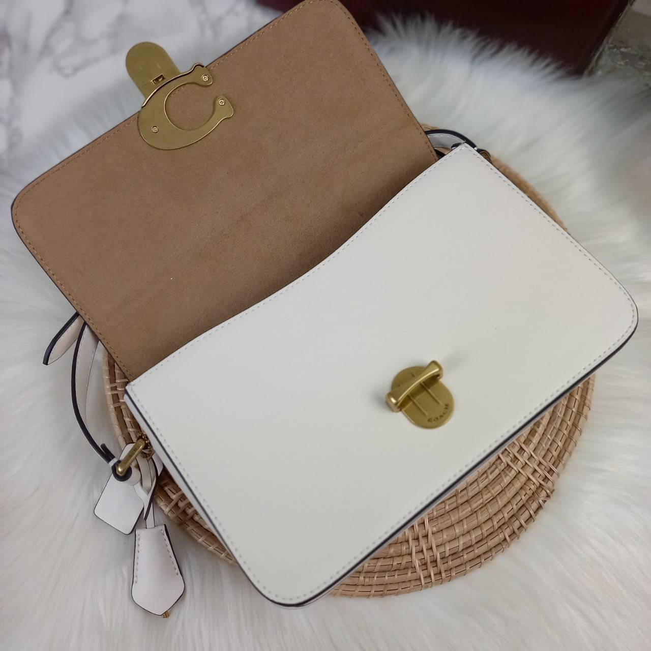 COACH STUDIO GLOVETANNED LEATHER SHOULDER BAG (C6641)🌺ห้ามพลาดเด็ดขาด!! สวยละมุน เรียบหรู ดูแพงสุดๆ!! //กระเป๋าถือ กระเป๋าสะพาย ดีไซน์เนี้ยบ! เฉียบมาก!// วัสดุหนังแท้ หนังเรียบเต็มใบ อยู่ทรง สวยมากๆ ดีเทลเรียบหรู ผู้ดีสุดๆ!// ด้านหน้าเปิด-ปิดด้วยต