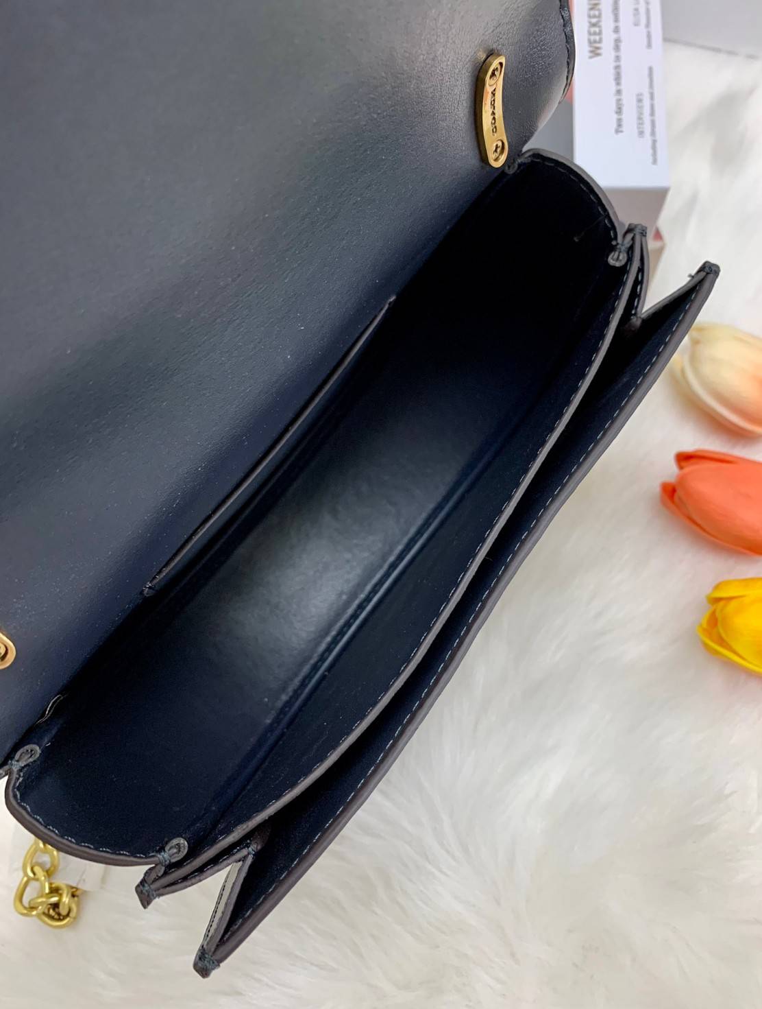 COACH ALIE SADDLE BAG IN SIGNATURE JACQUARD (C4694//C3464) New item!! กระเป๋าสะพายทรง saddle ดีไซน์วินเทจย้อนยุค แฝงความหรูในตัวด้วยอะไหล่สีทองเหลือง โดดเด่นไม่ซ้ำใครแน่นอน วัสดุผ้า jacquard สลับหนังแท้ ภายในเป็นช่องโล่ง มาพร้อมสายสะพายครอสบอดี้ ที่สามารถ