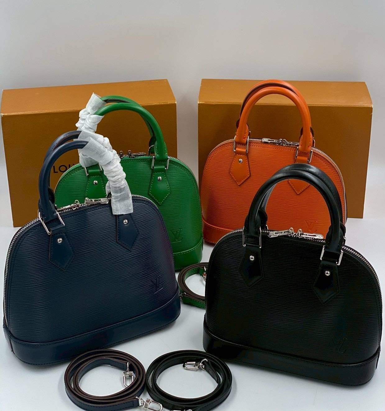 RI หนังแท้ | LV Alma BB bag handbag Epi grained leather กระเป๋าสะพาย/กระเป๋าถือ คลาสสิกเหนือกาลเวลา หนัง Epi มีลวดลายเฉพาะและสีสวยงามทั้งใบ