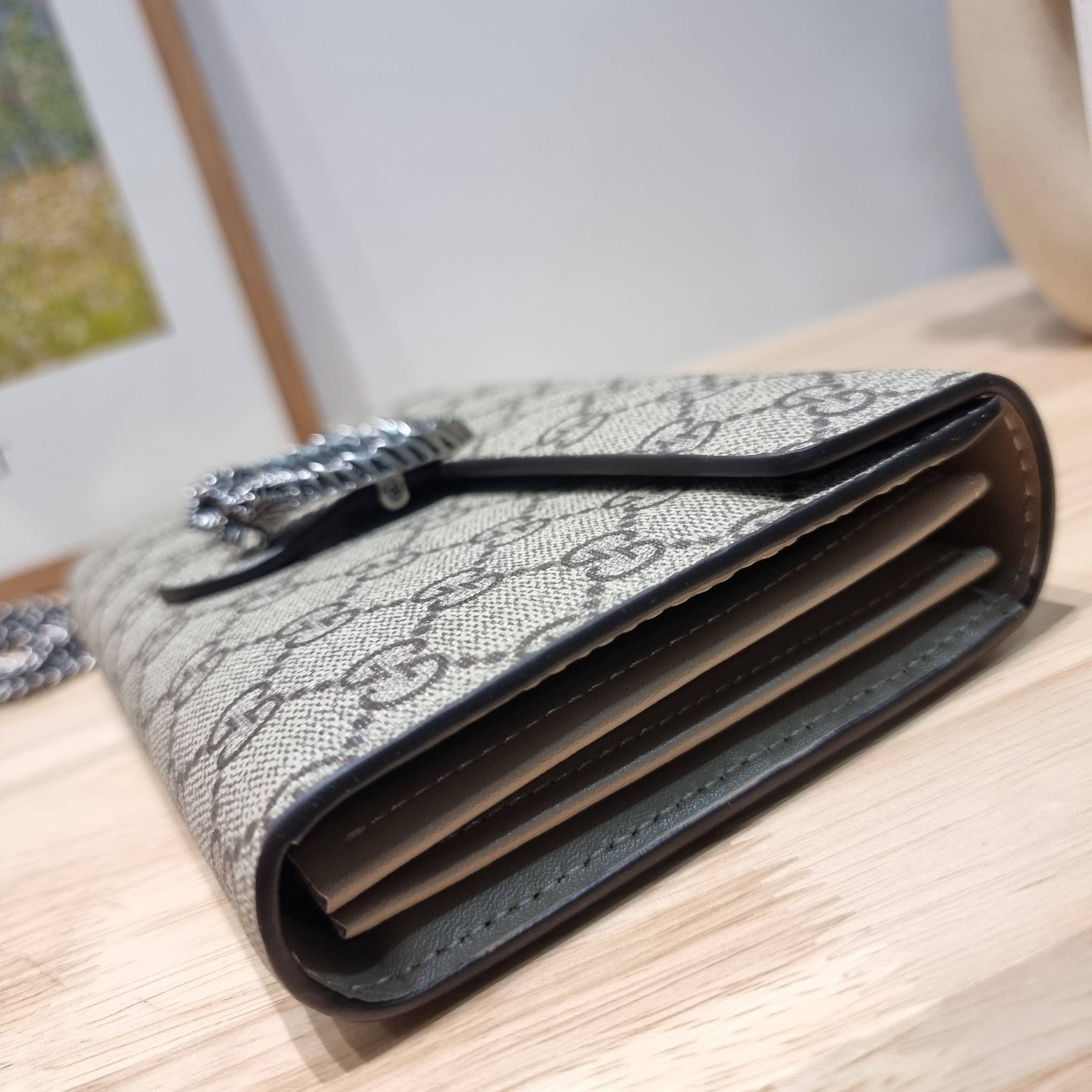 Dionysus GG Supreme chain wallet / Gucci woc dionysus chain bag พร้อมส่ง กระเป๋าสะพาย crossbody คลาสสิควินเทจ ดึงดูดและสะกดสายตาด้วยอะไหล่ดีเทลหรูรูปหัวสิงโต ถือเป็นคลัชท์ หรือสะพายก็อัพลุคหรูได้อีก